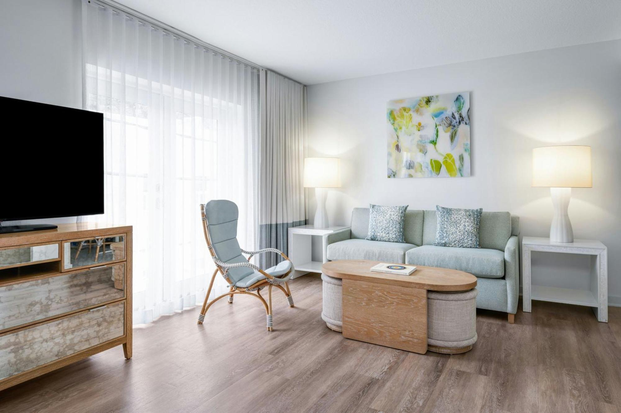 King Studio with Sofa Bed