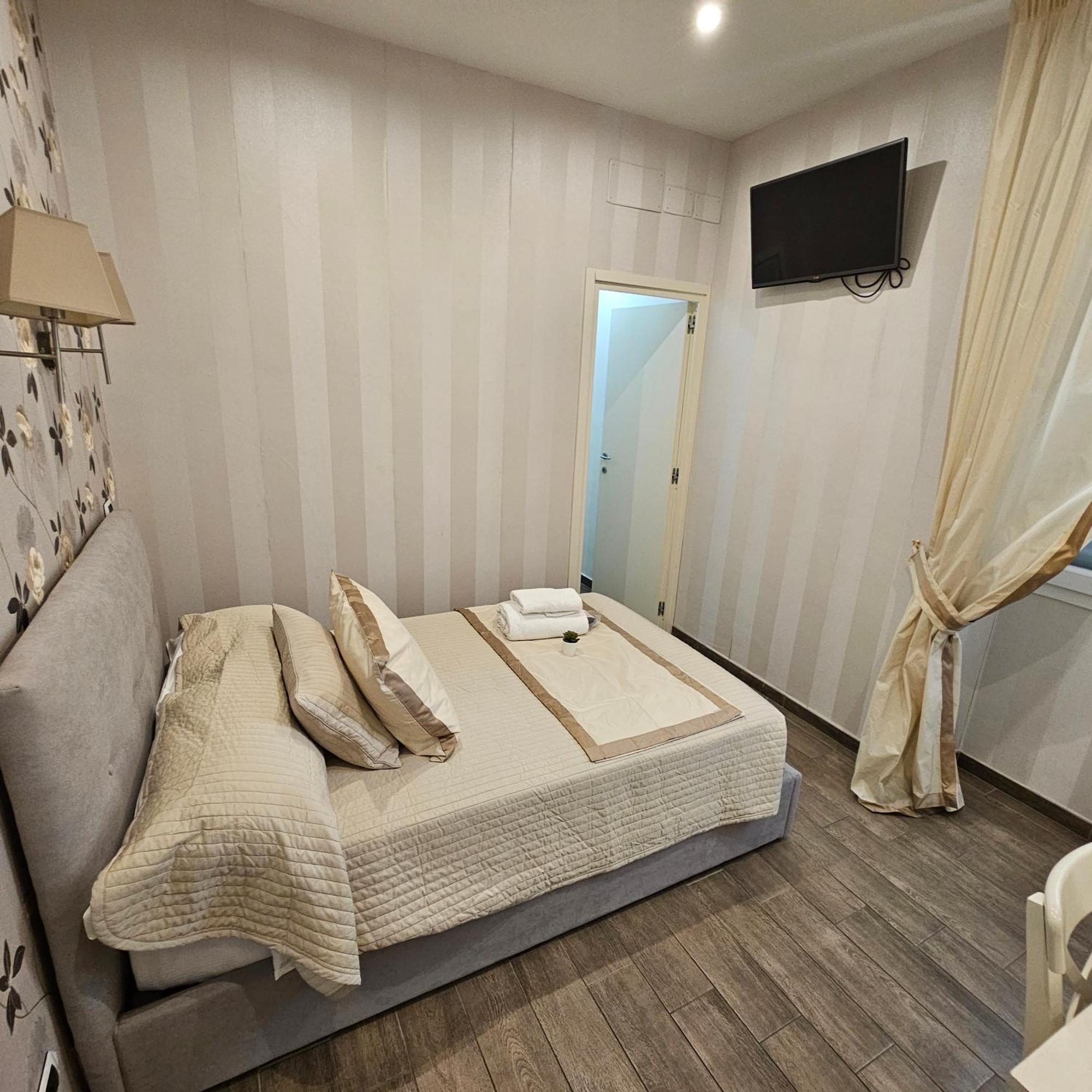 Single Room with Private External Bathroom
