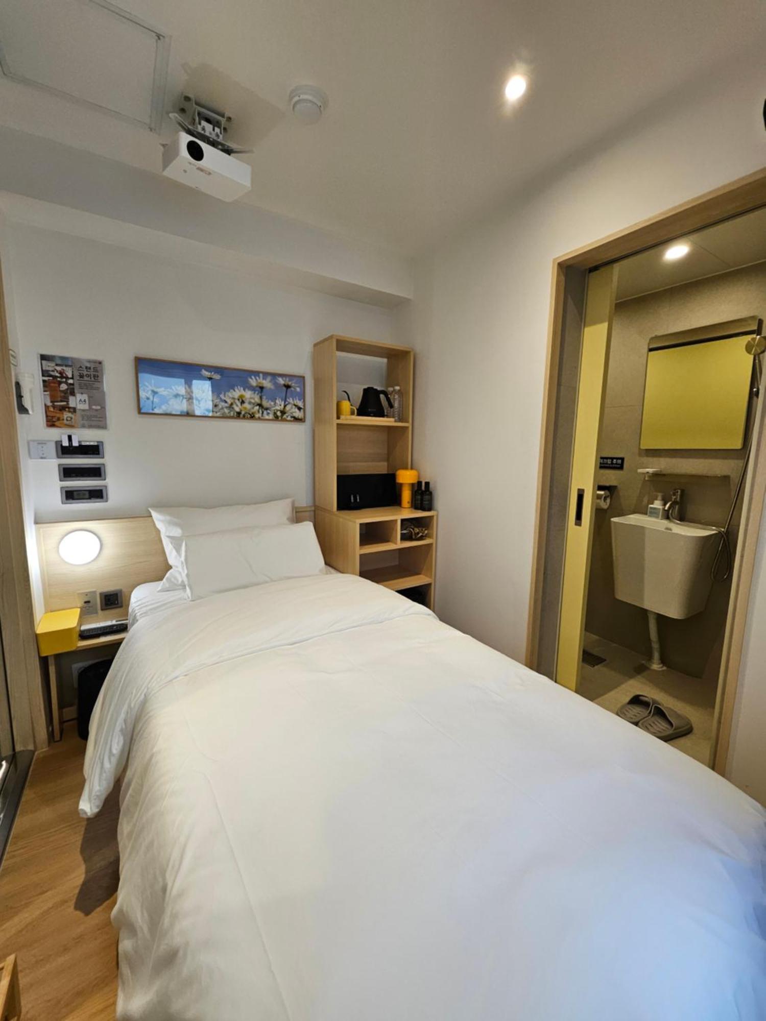 Cozy Standard Single Room Small,1661671180:JPEG