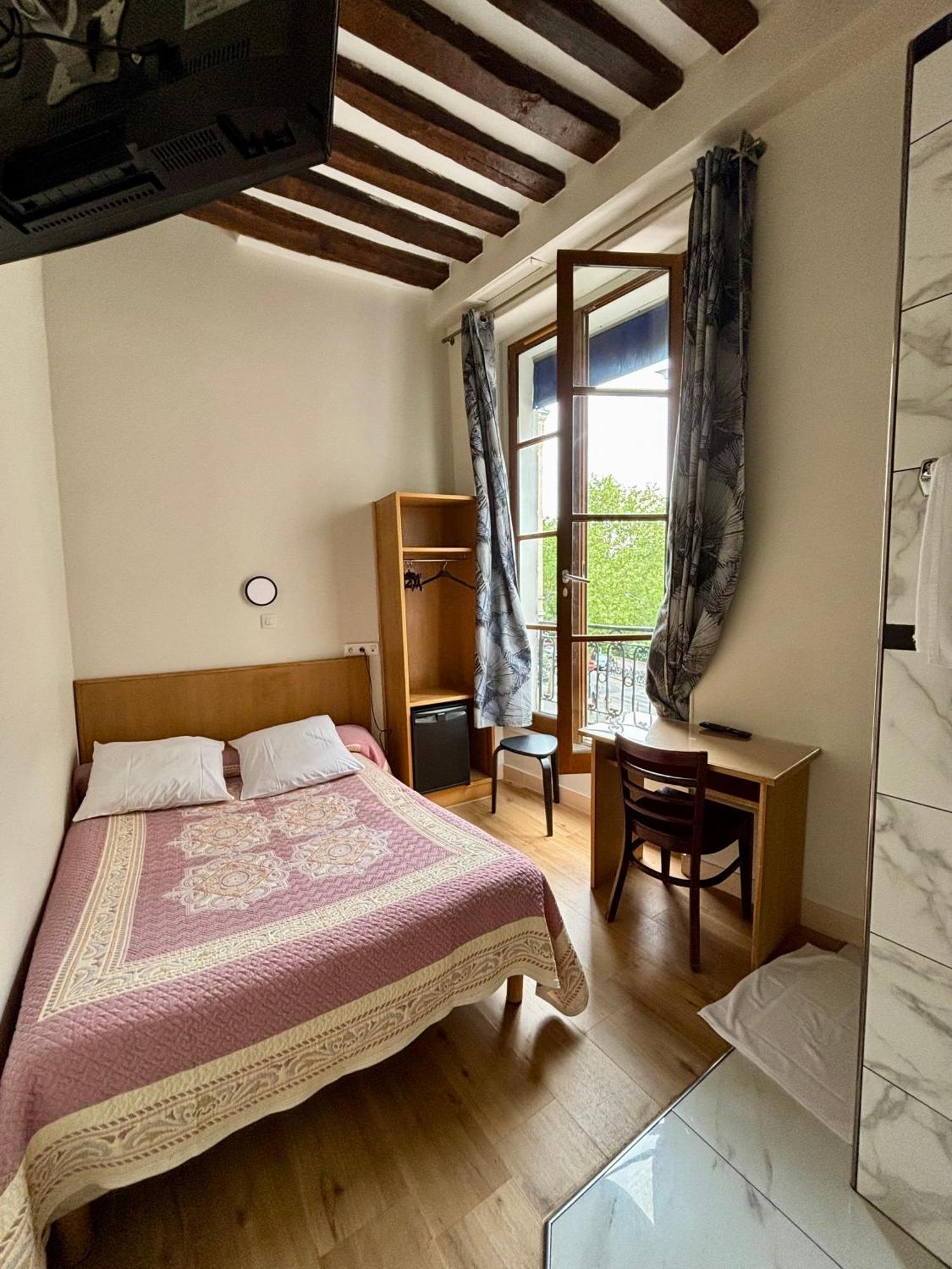 Double Room with Private Shower and Shared Toilet