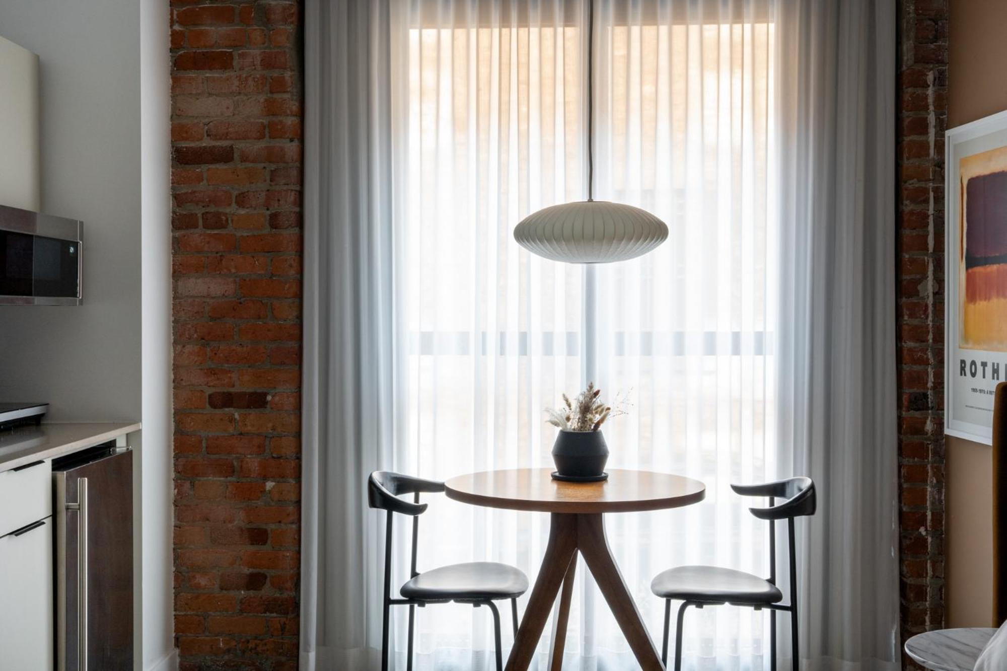 Room 104,1663784601:JPEG