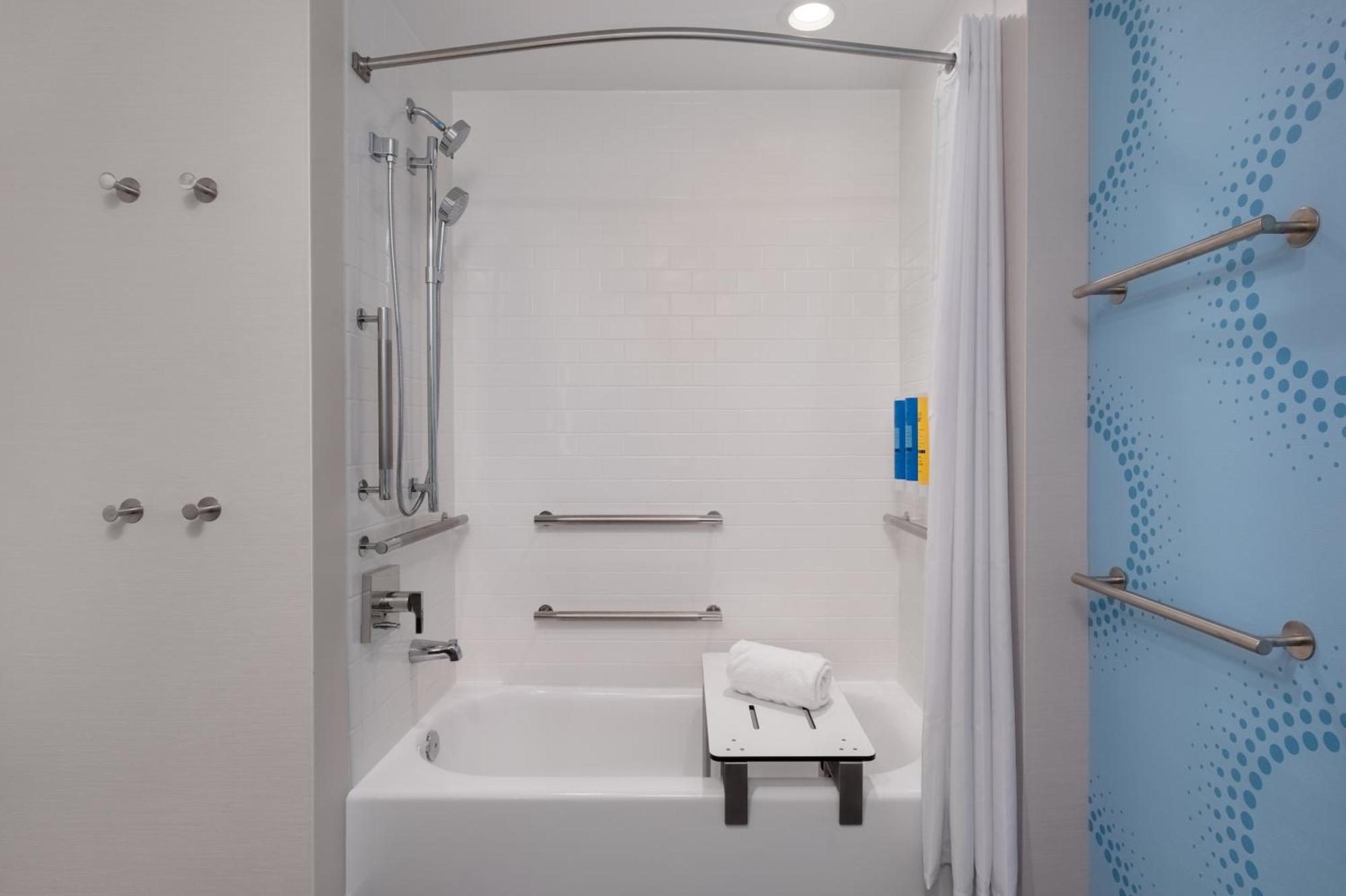 Queen Room with Two Queen Beds - Mobility Access