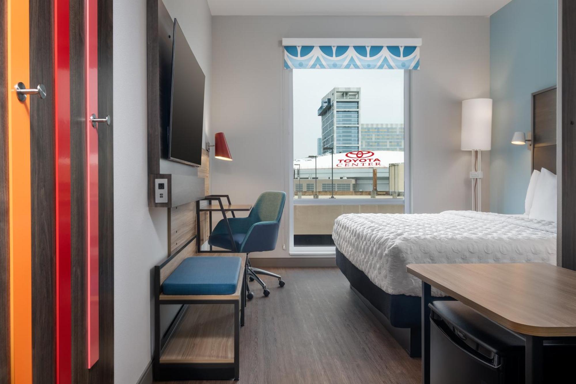 King Room with Bath Tub - Mobility Access