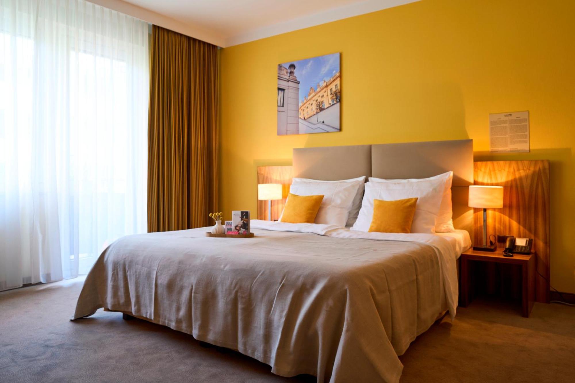 Deluxe Double Room Balcony Courtyard View