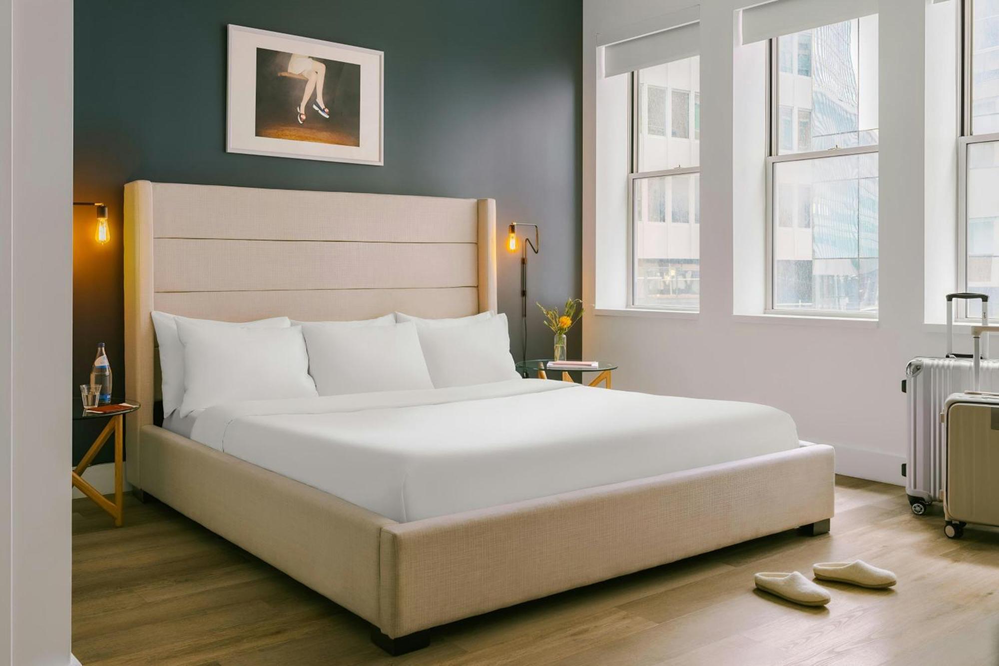 Deluxe Three-Bedroom Apartment