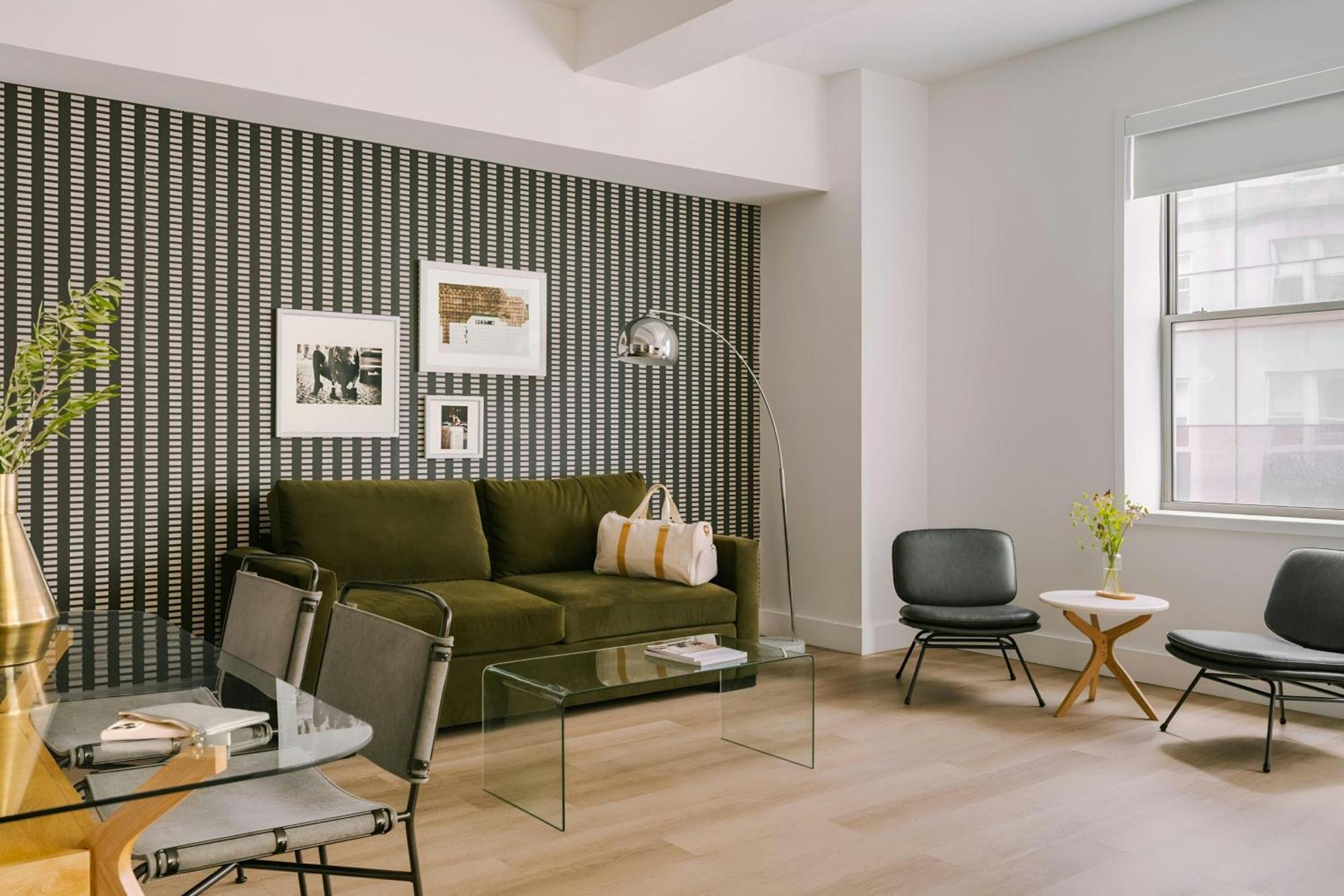 Deluxe Three-Bedroom Apartment