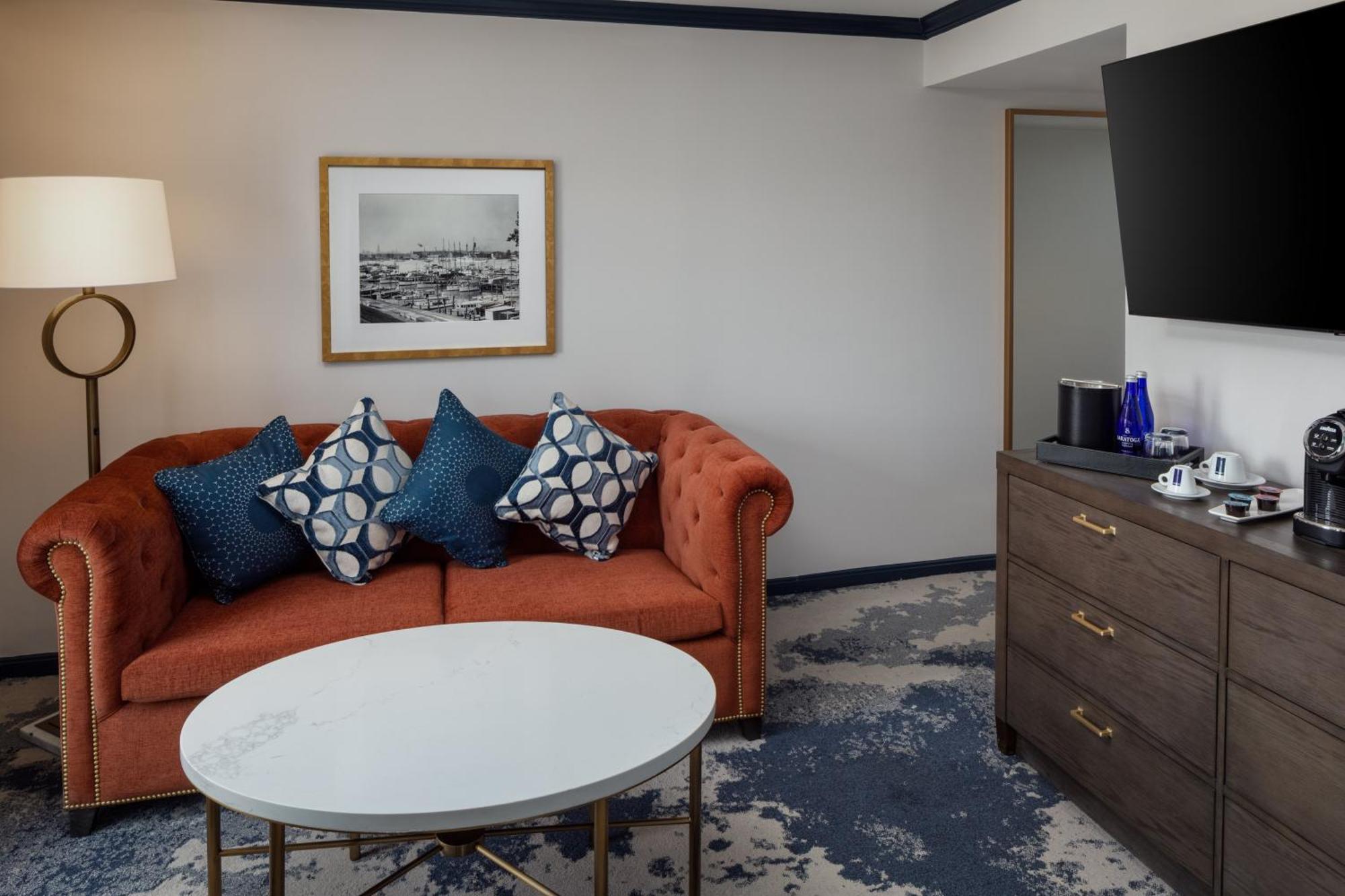 One-Bedroom King Suite Parlor,1667426740:JPEG