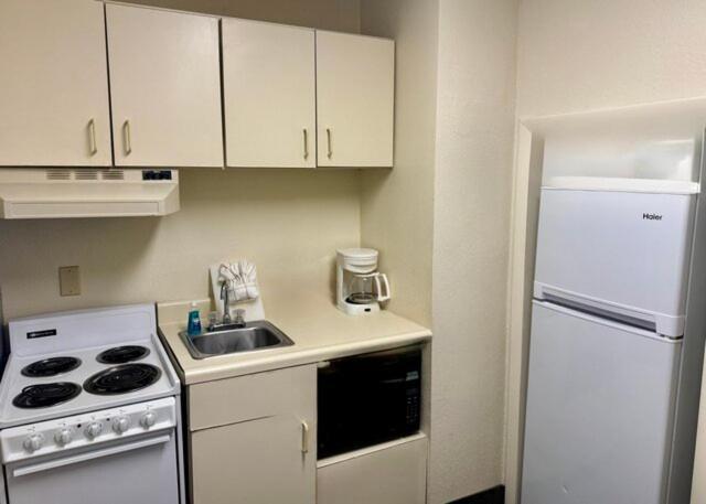 Cityview  with Two Double Beds, Efficiency Kitchen and Spa Bath,1669822749:JPEG