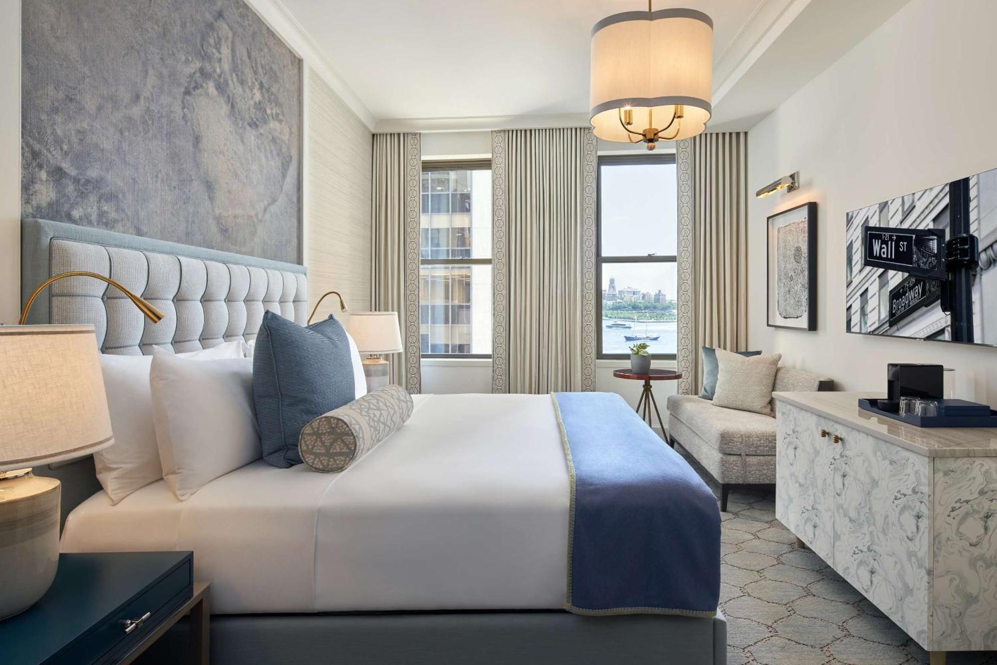 Carnegie Suite Harbor King