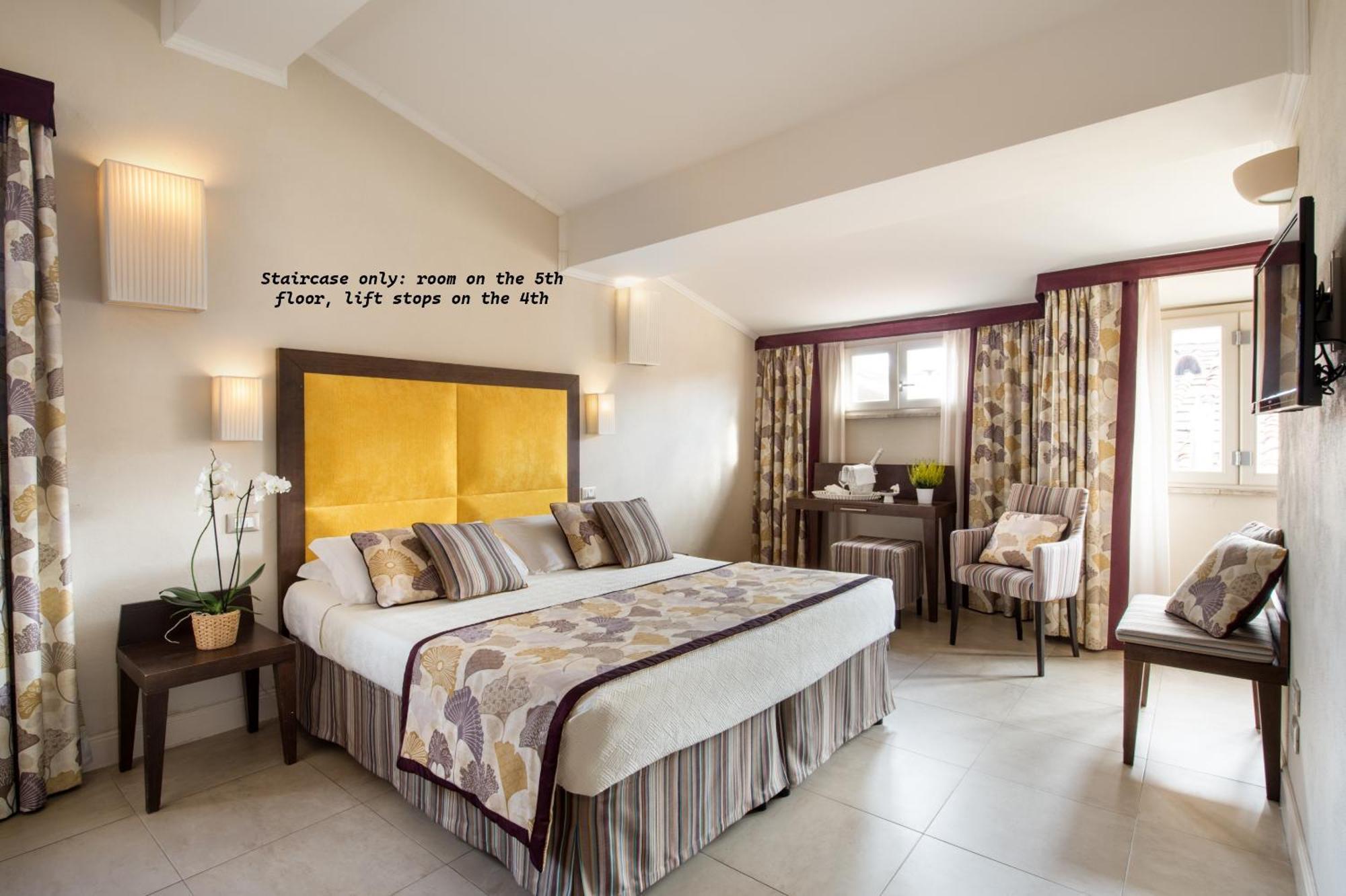 Deluxe Double or Twin Room City View Staircase Only