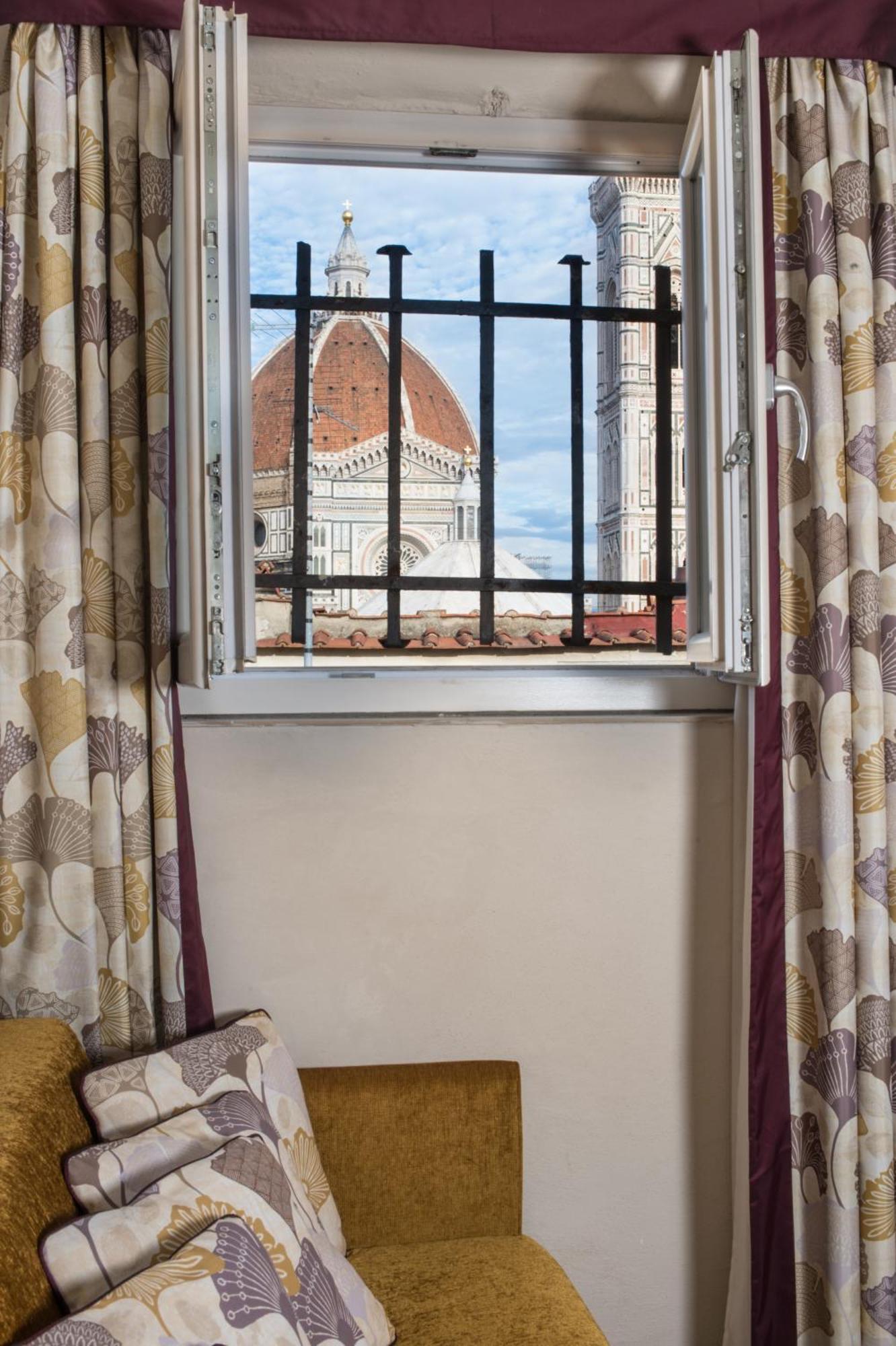 Deluxe Double or Twin Room City View Staircase Only