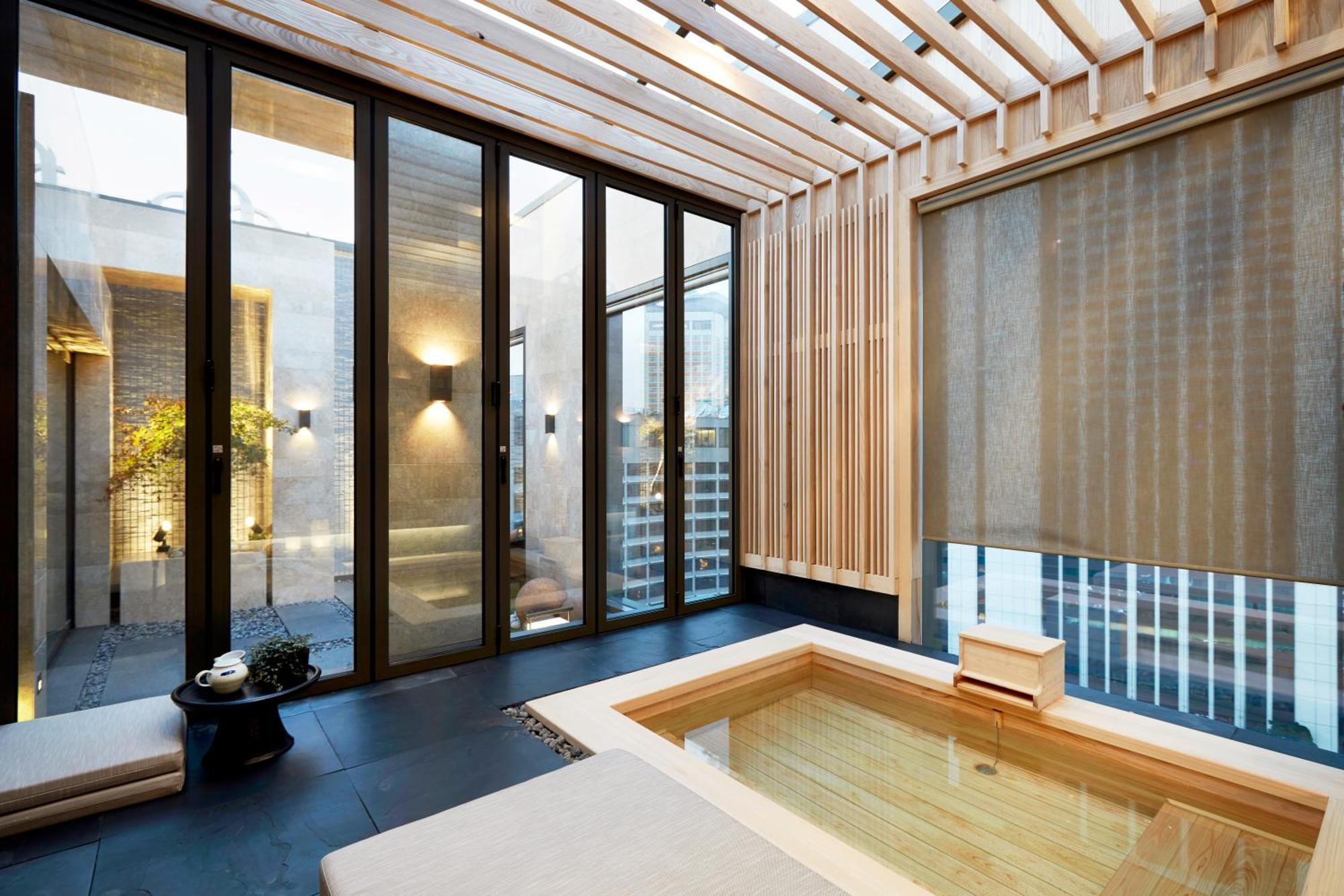 Crown Park Suite with Private Terrace & Hot tub & Surround view (Highest Floor)