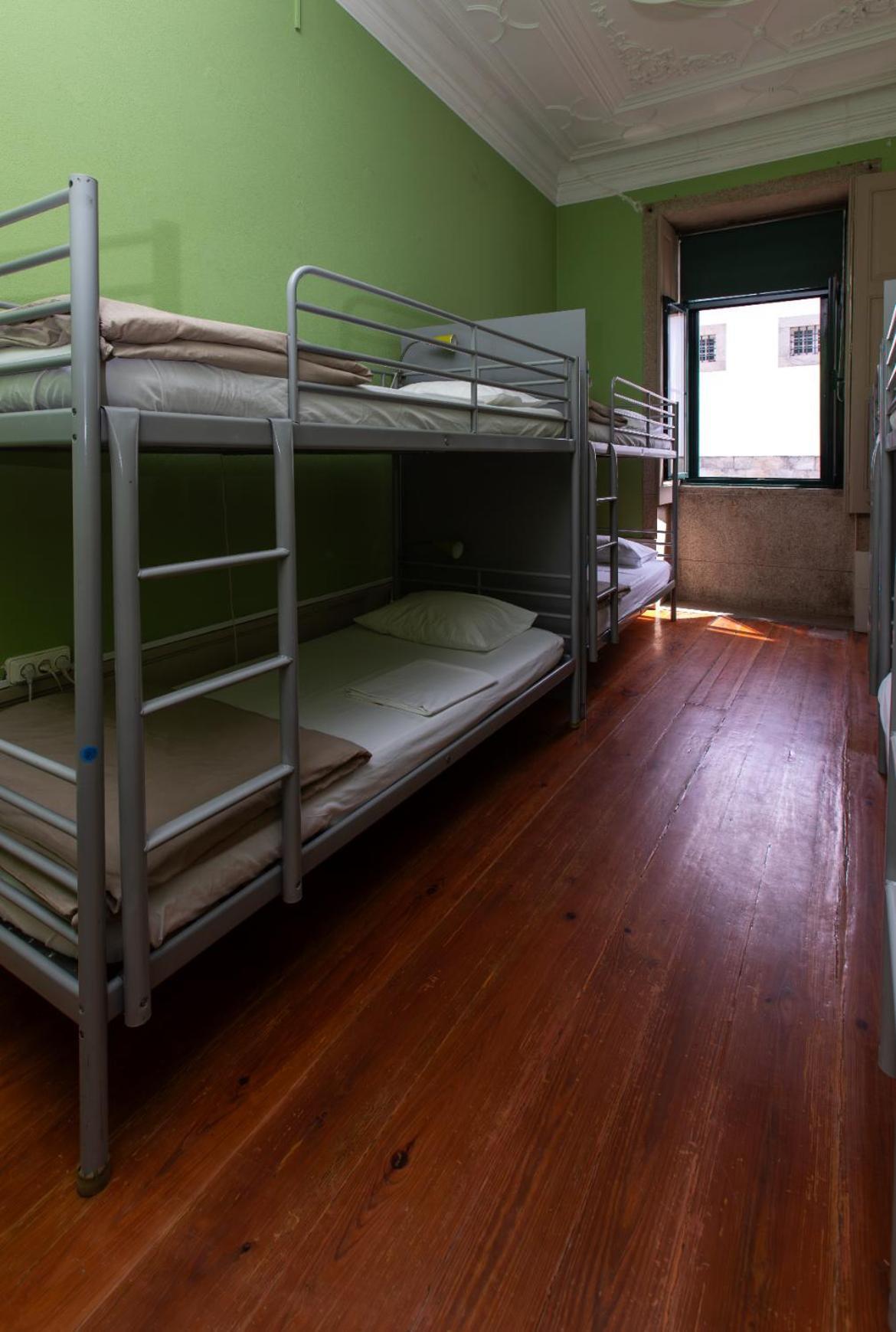 Single Bed 8-Bed Dormitory Room
