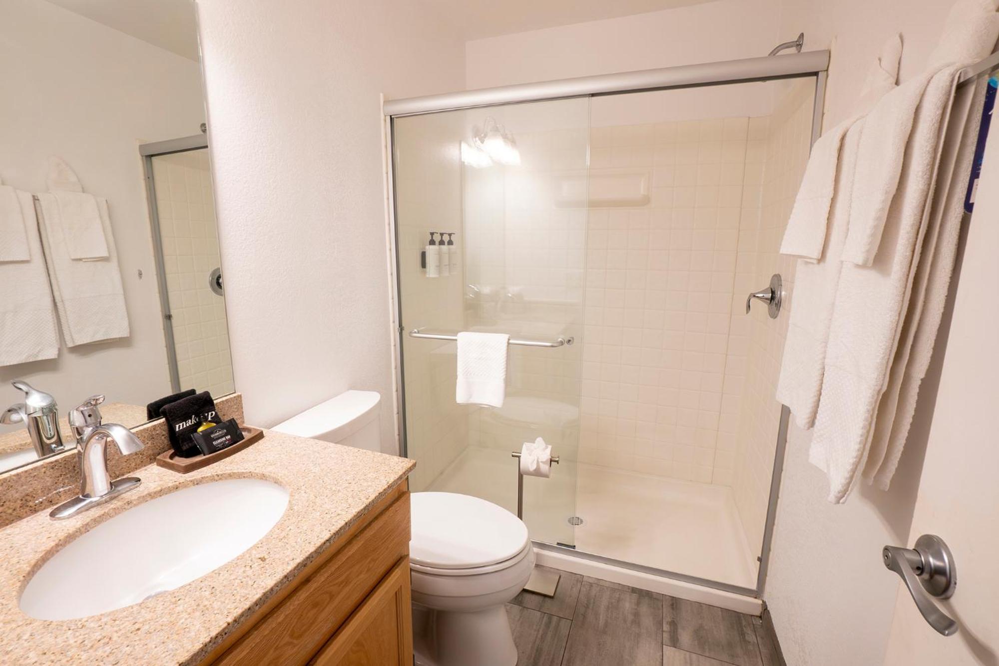 Two-Bedroom Suite,1676834219:JPEG