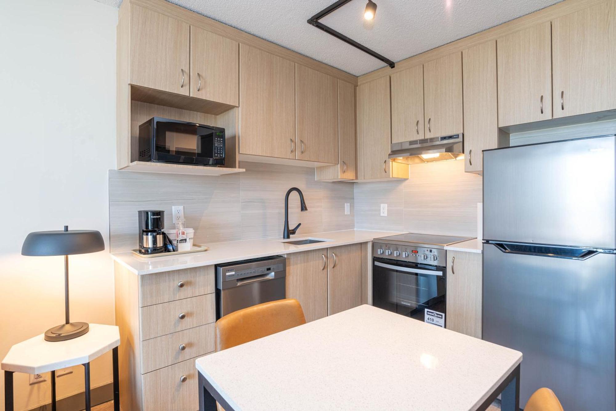 City View Suite, 1 King Bed, Sofa Bed, Kitchen, W/D, Balcony