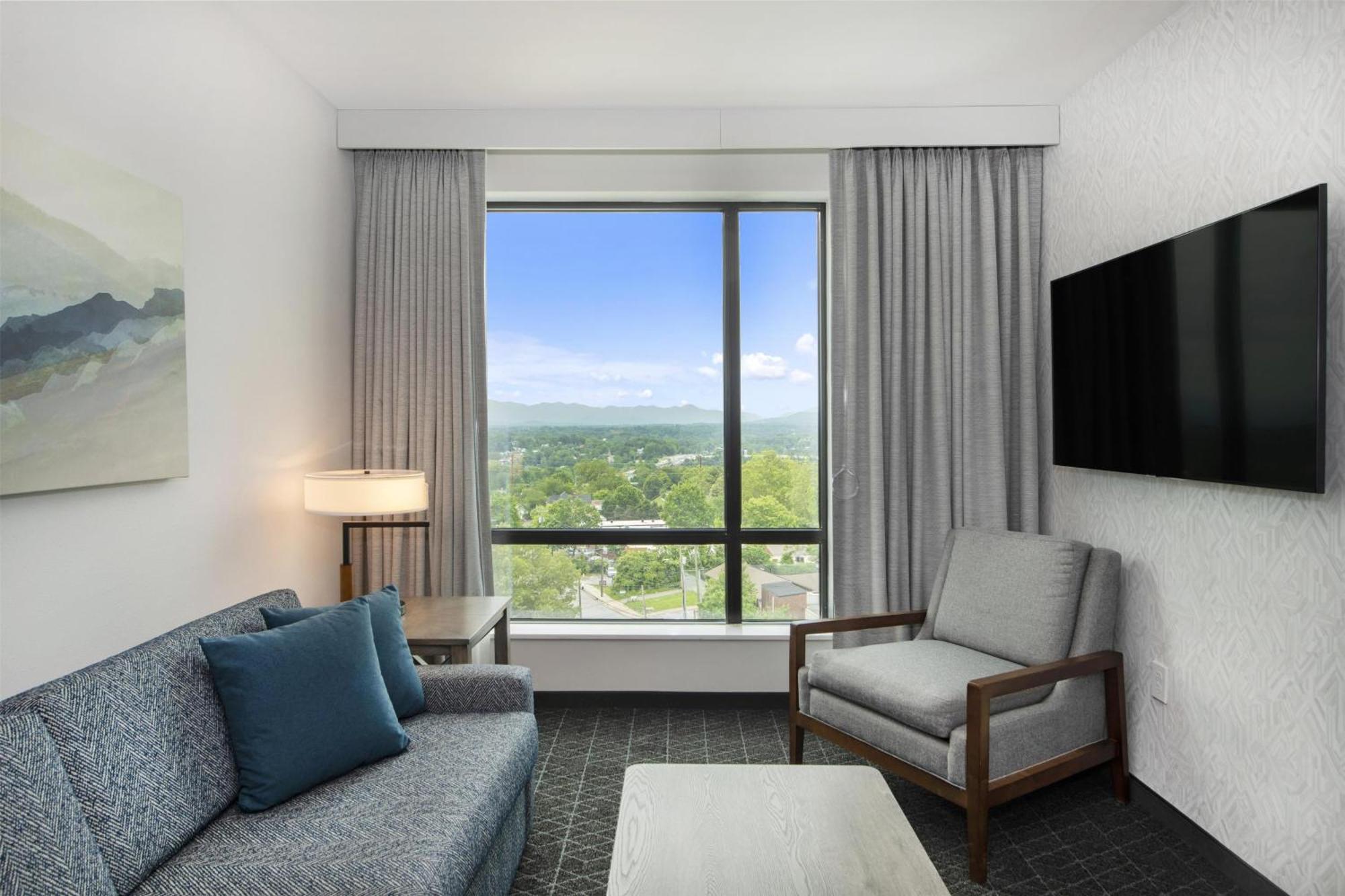 One-Bedroom Corner King Suite with Mountain View - Hearing Accessible