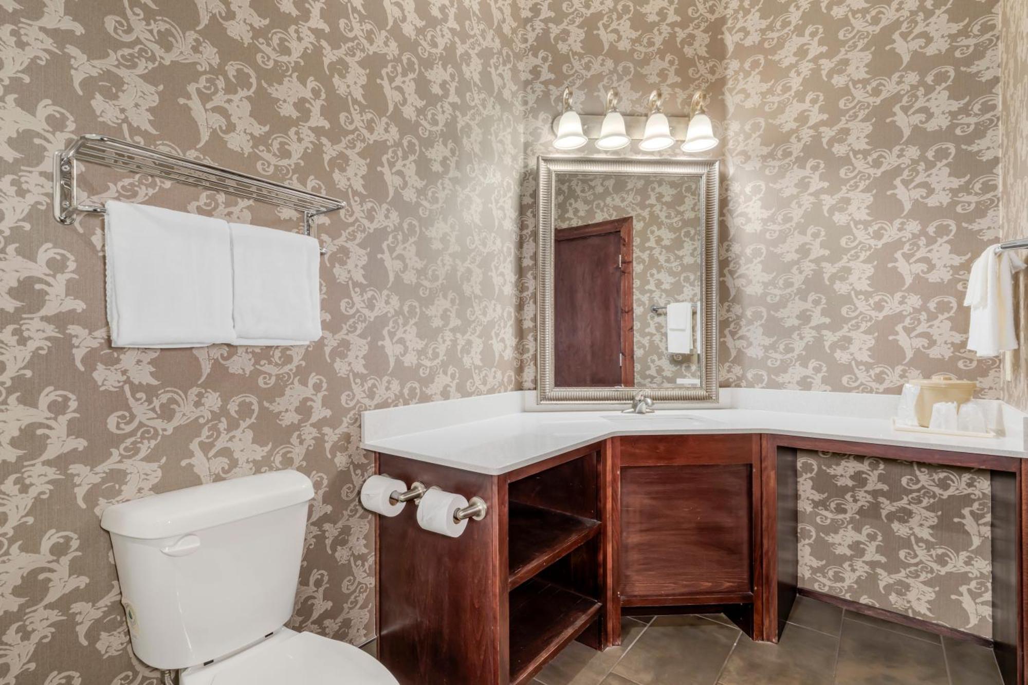 King Suite with Whirlpool - Non-smoking