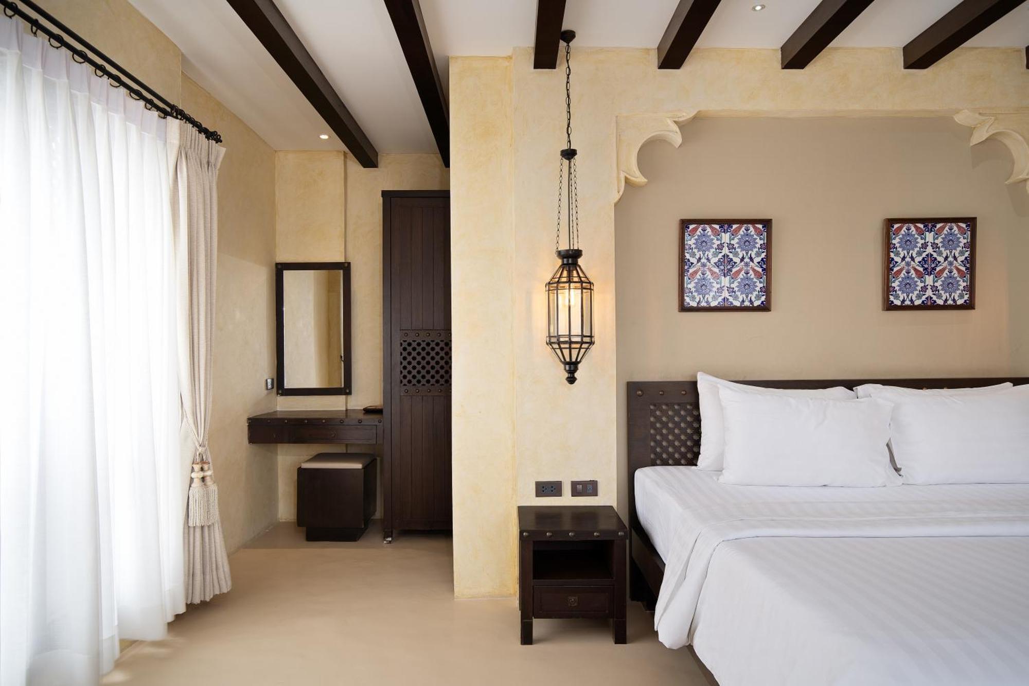 Deluxe King Room,1742966637:JPEG