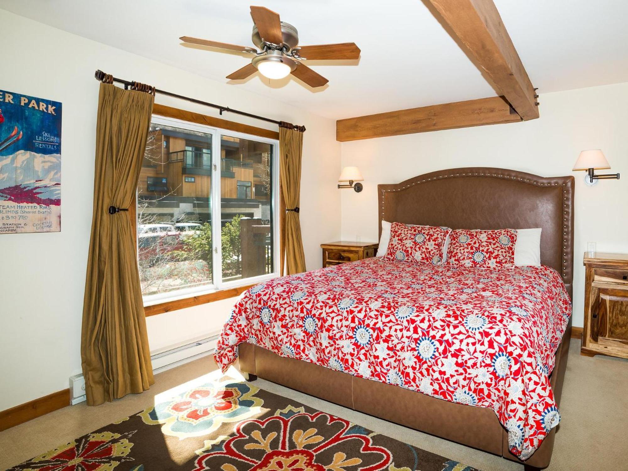 Three-Bedroom Apartment with Mountain View