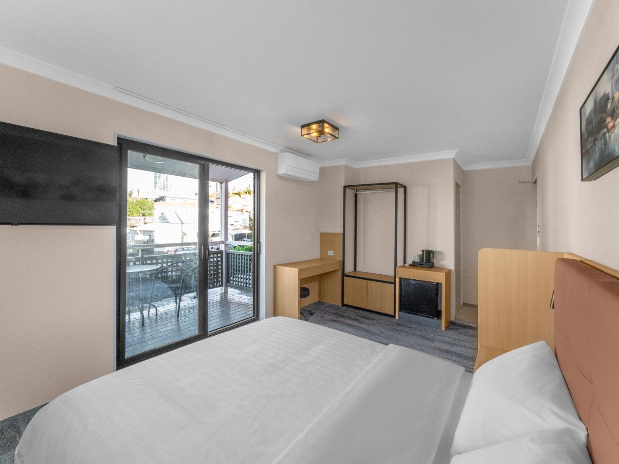Deluxe Queen Room