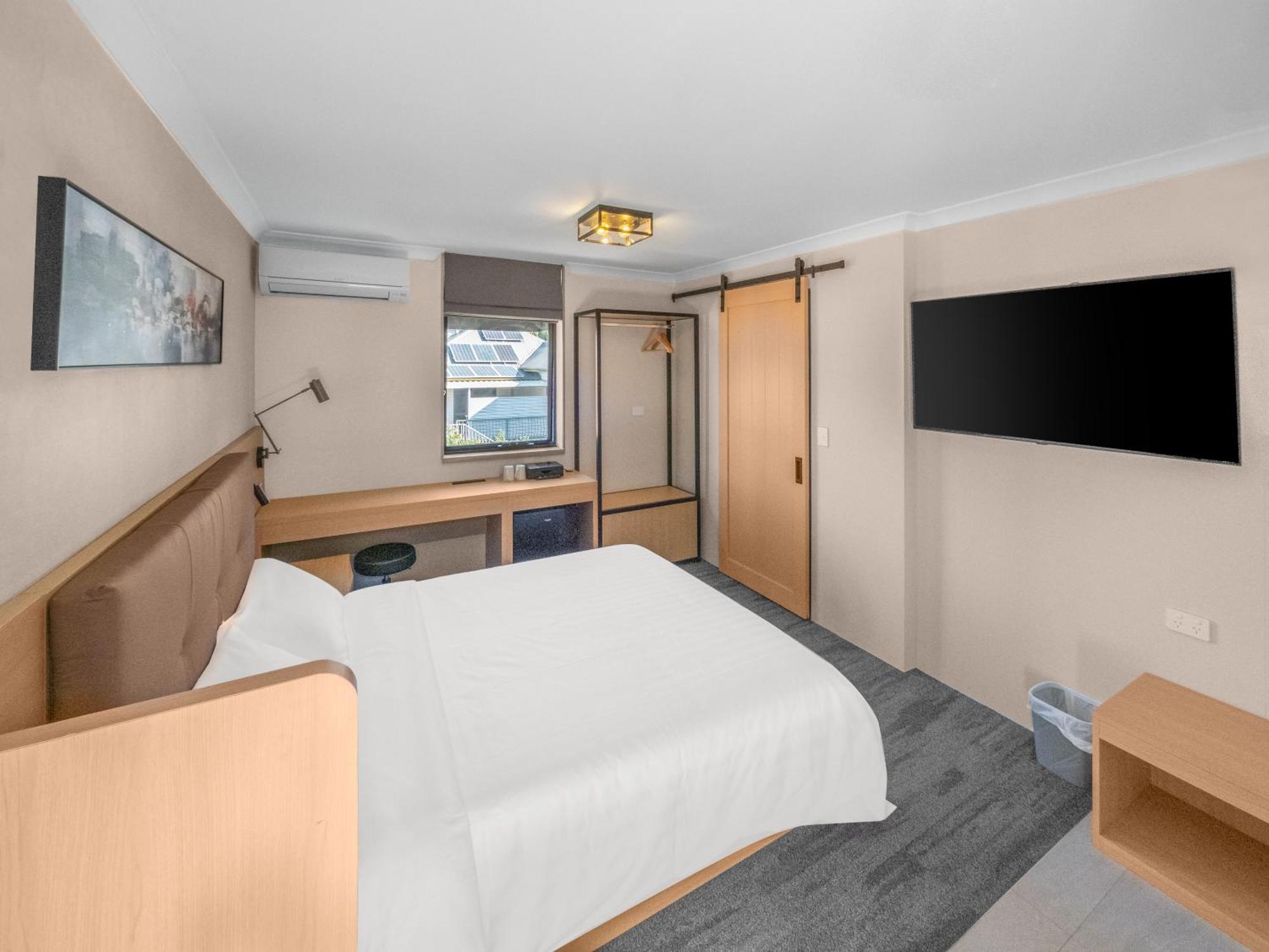 Standard Queen Room