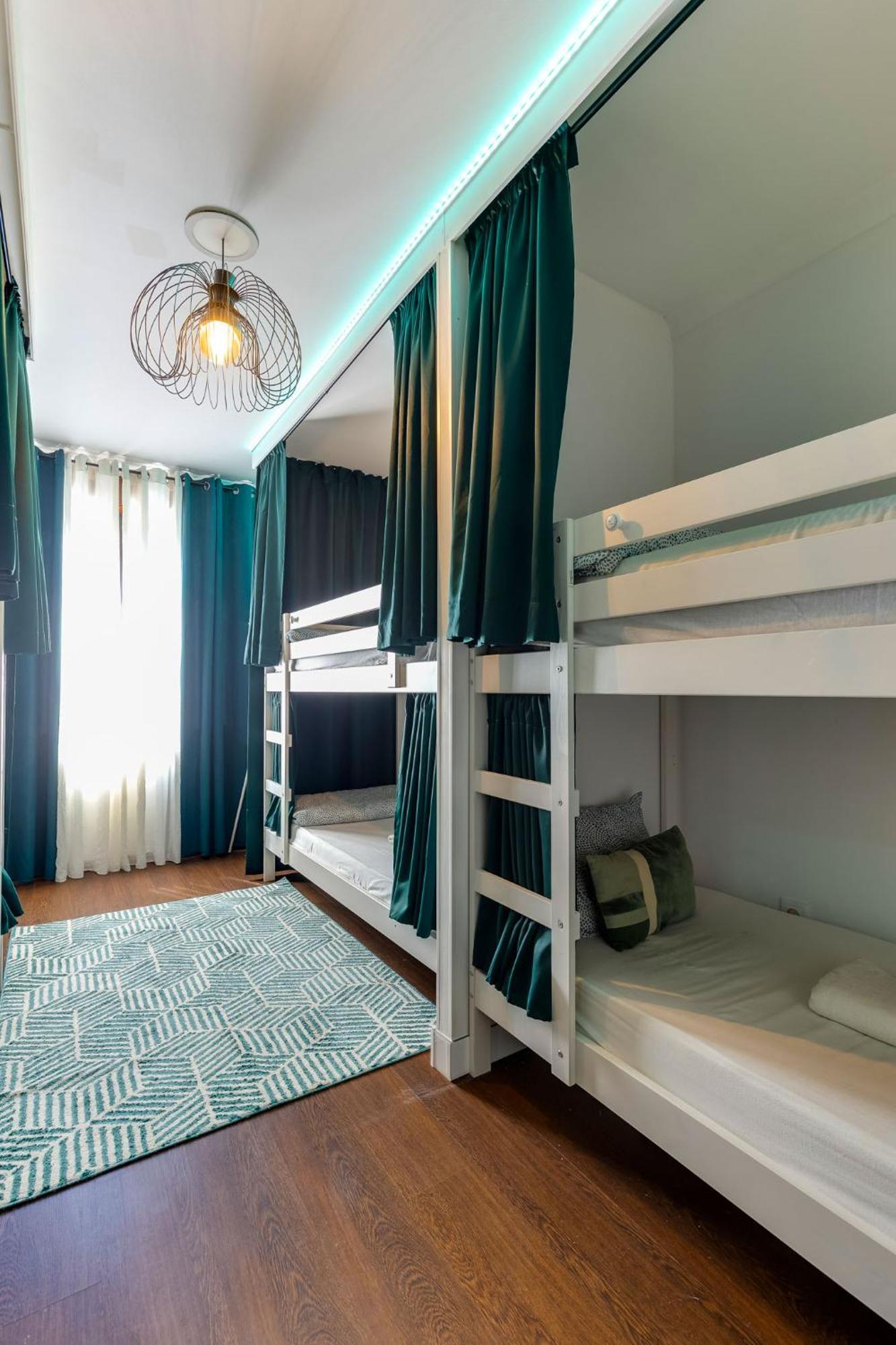 Bed 8-Bed Dormitory Room