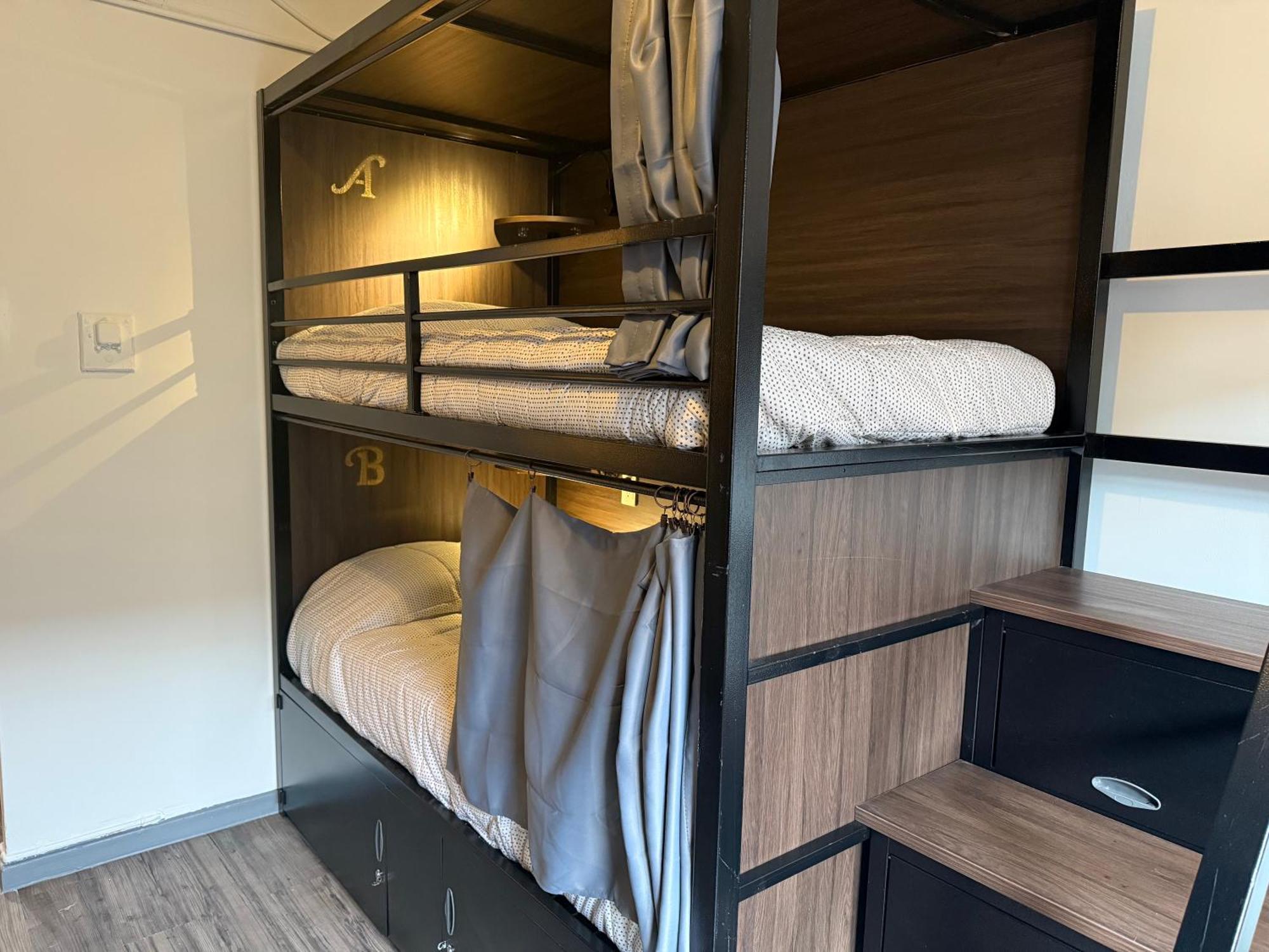 Quadruple Room with Private Bathroom