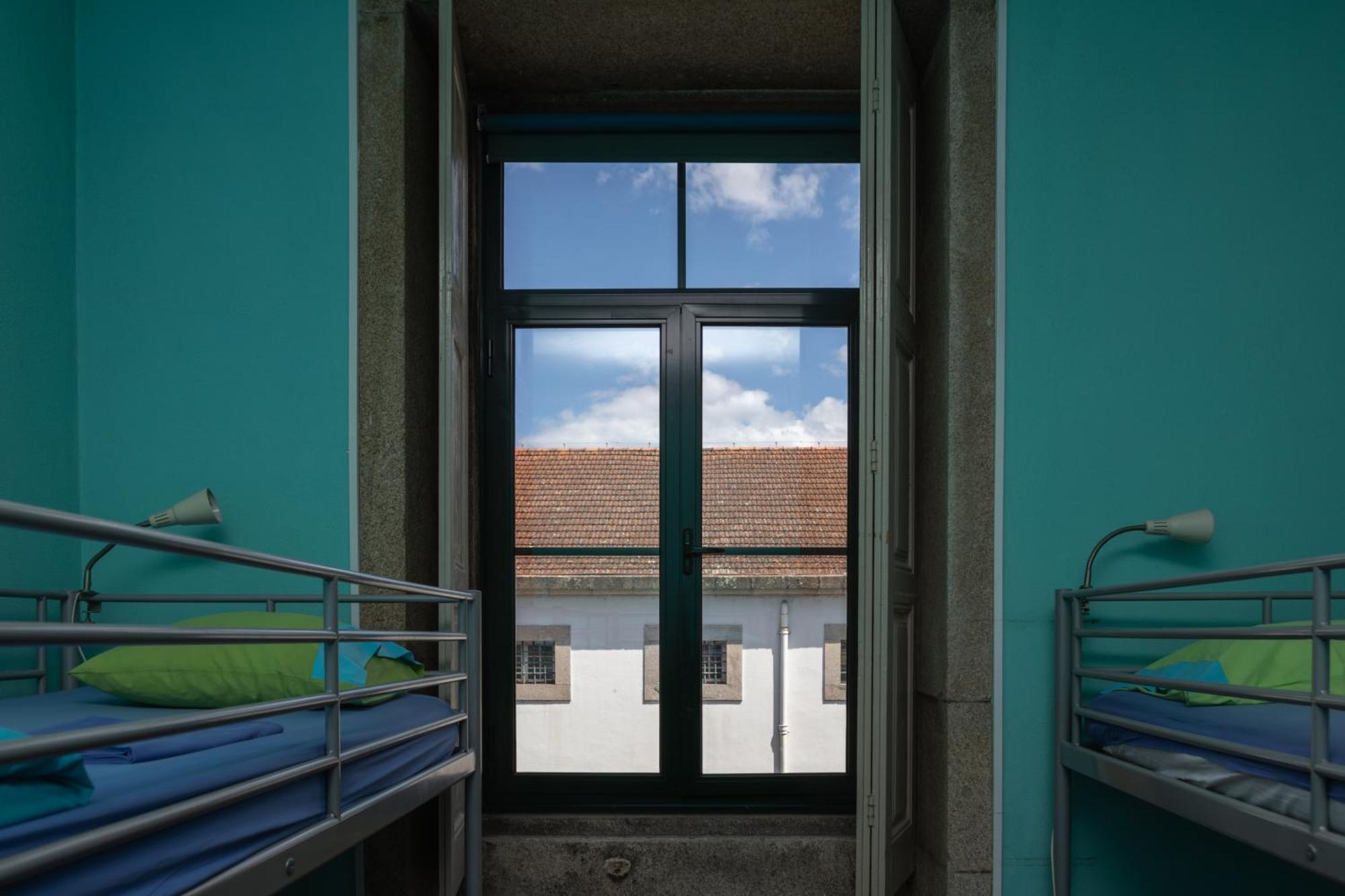 Single Bed 8-Bed Dormitory Room