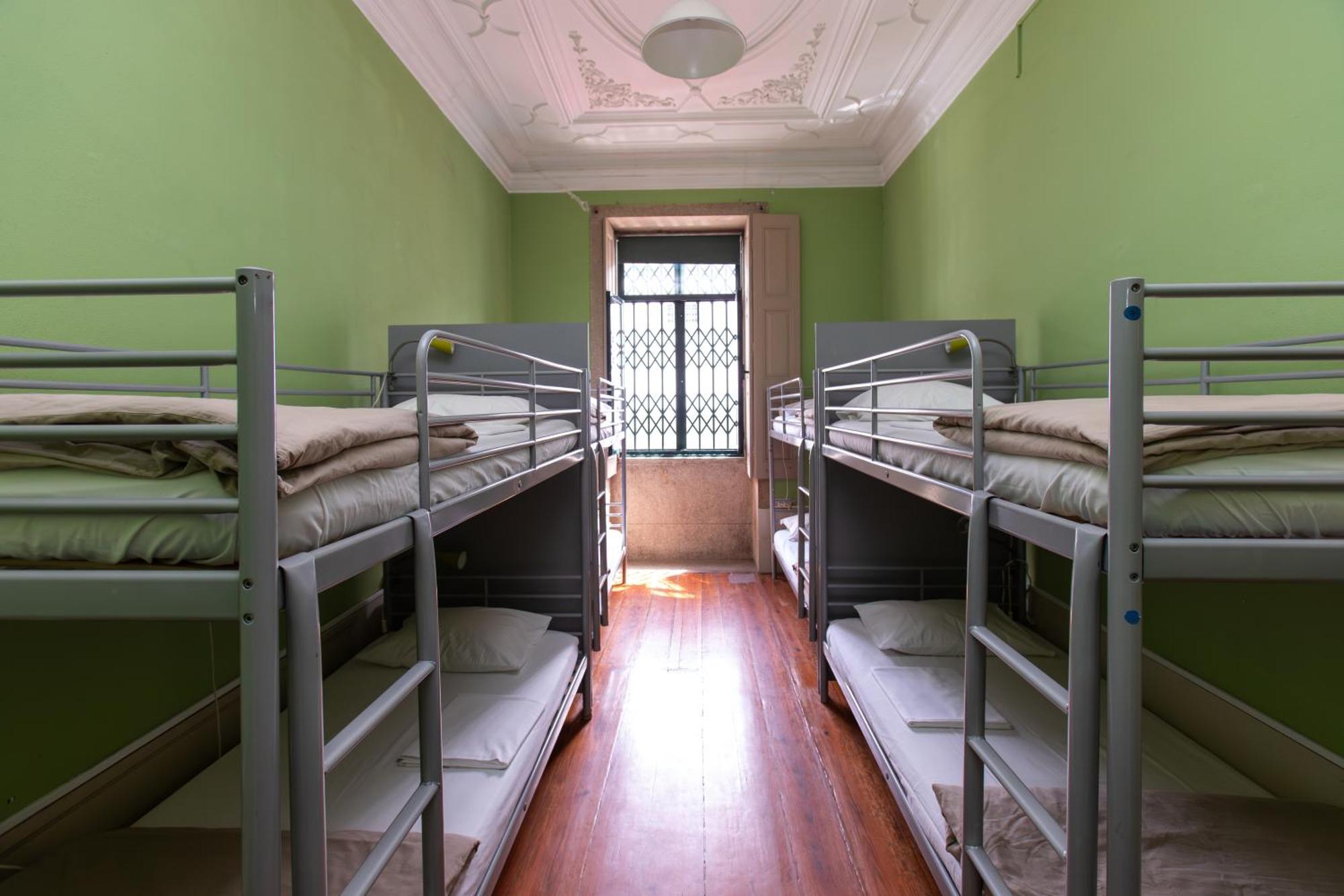 Single Bed 8-Bed Dormitory Room