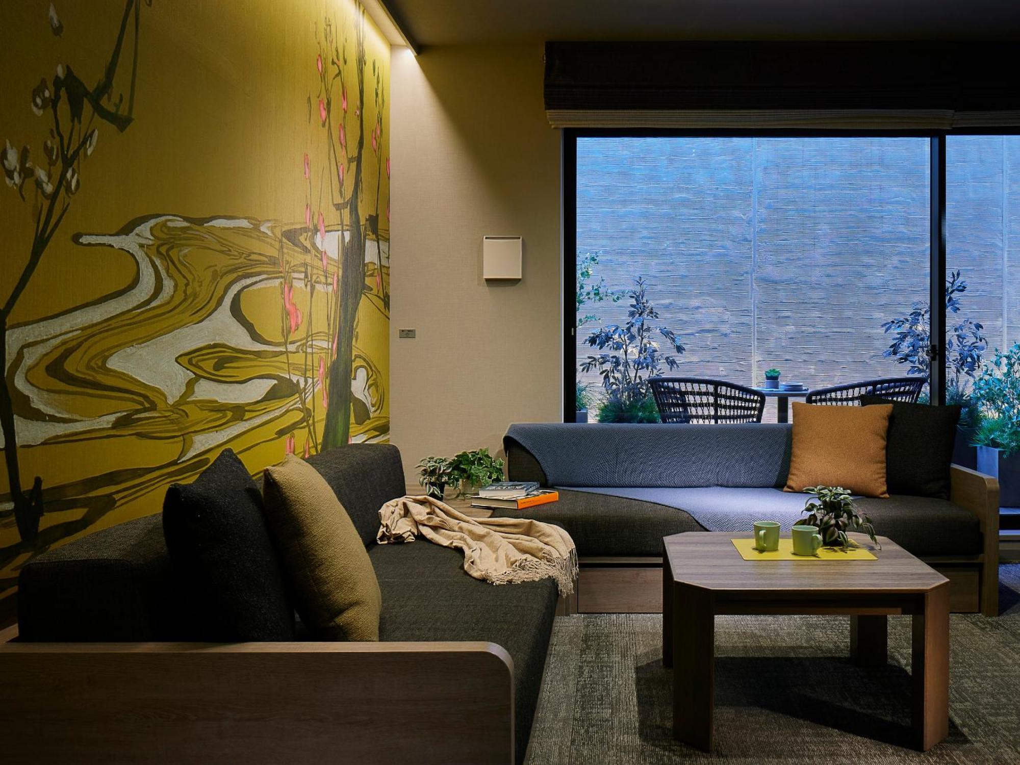 Deluxe Quadruple Room ​with Private Sauna (21:30-23:00)