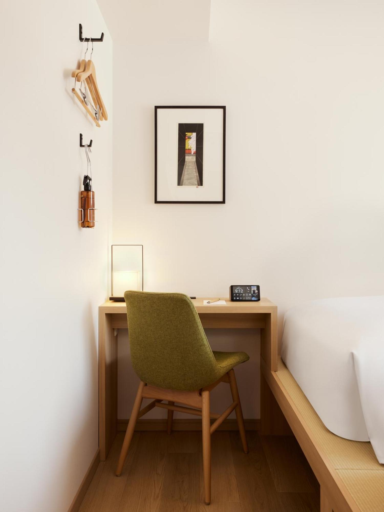 Comfy Hollywood Twin Room