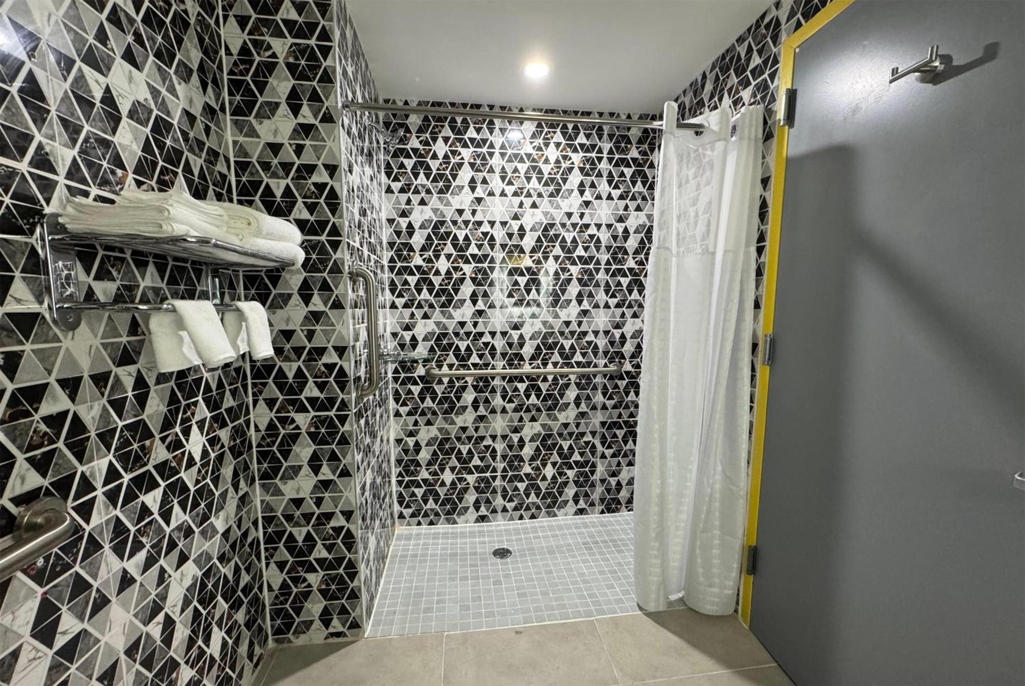 Double Room Roll Shower Mobility Accessible or Non-Smoking