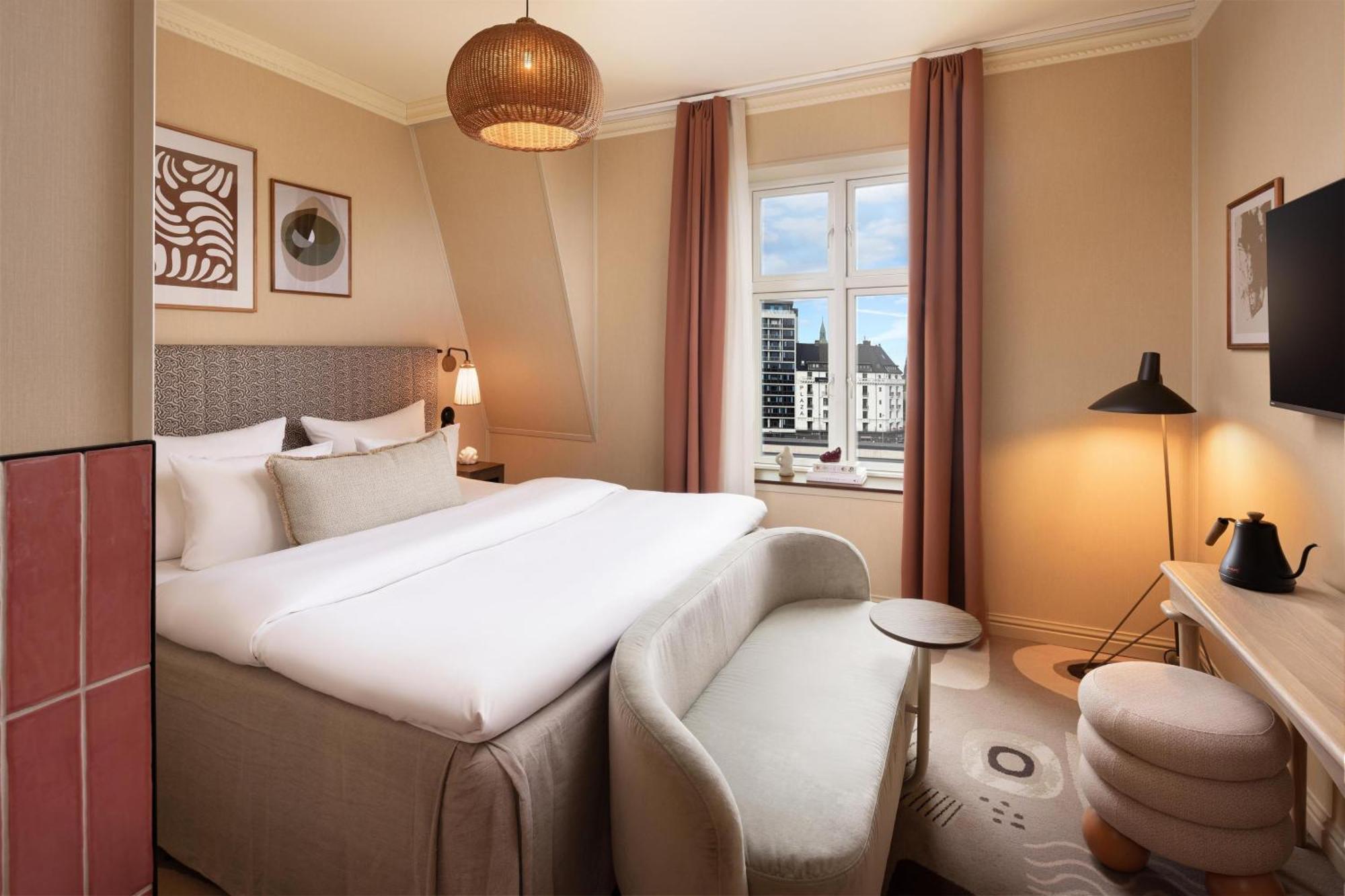 Superior Room,1698848307:JPEG
