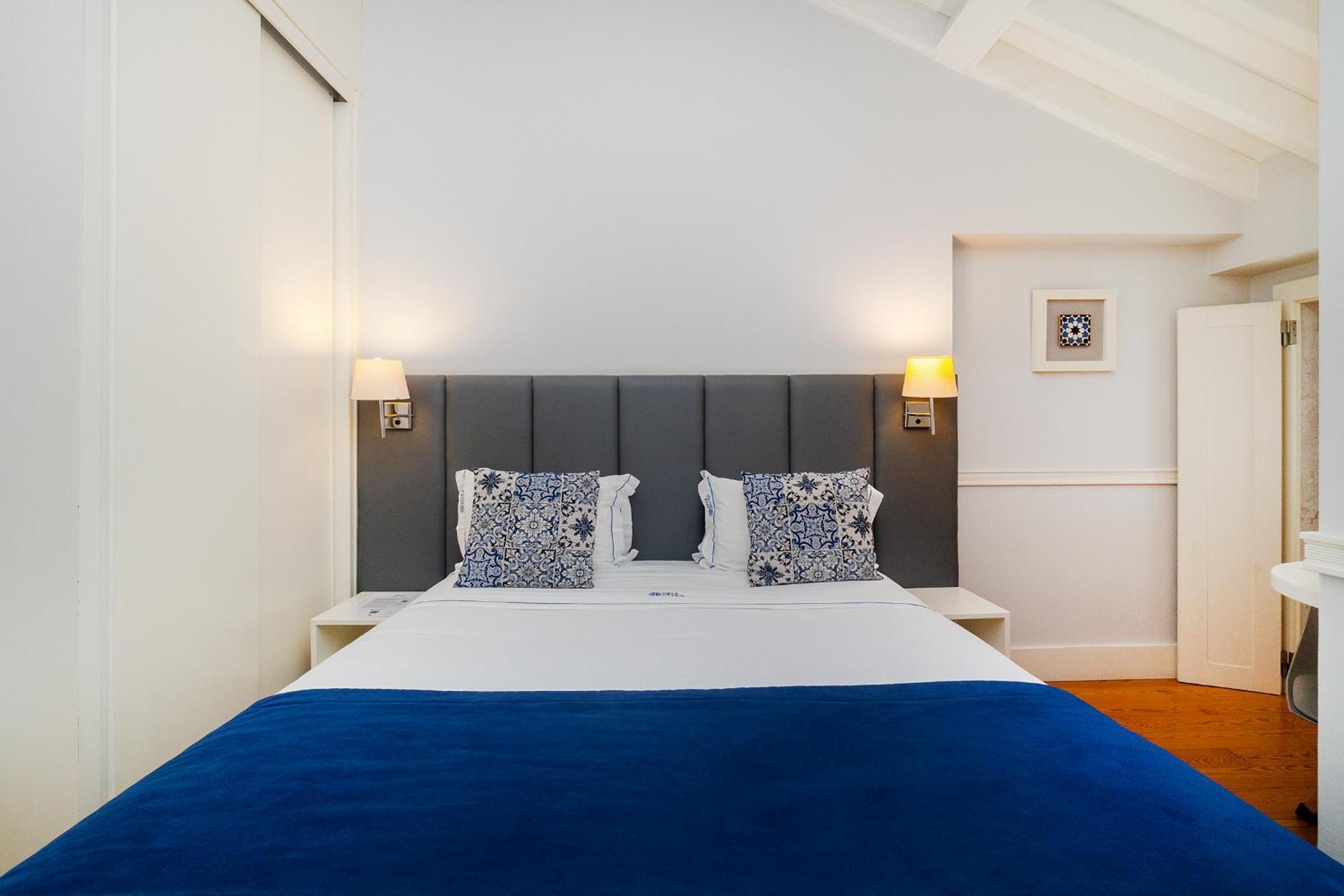 Deluxe One-Bedroom Apartment