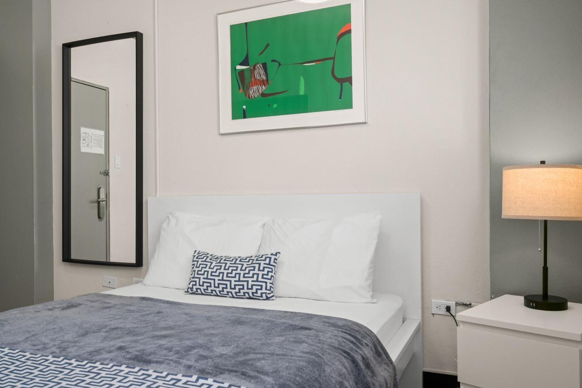 Standard Queen Room