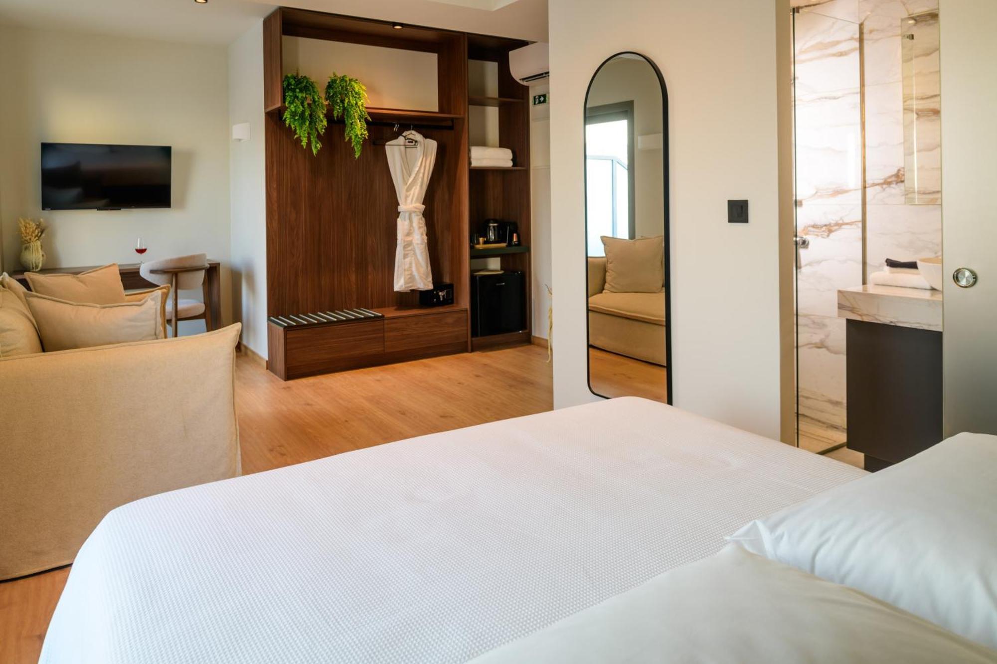Suite with Terrace & Acropolis View