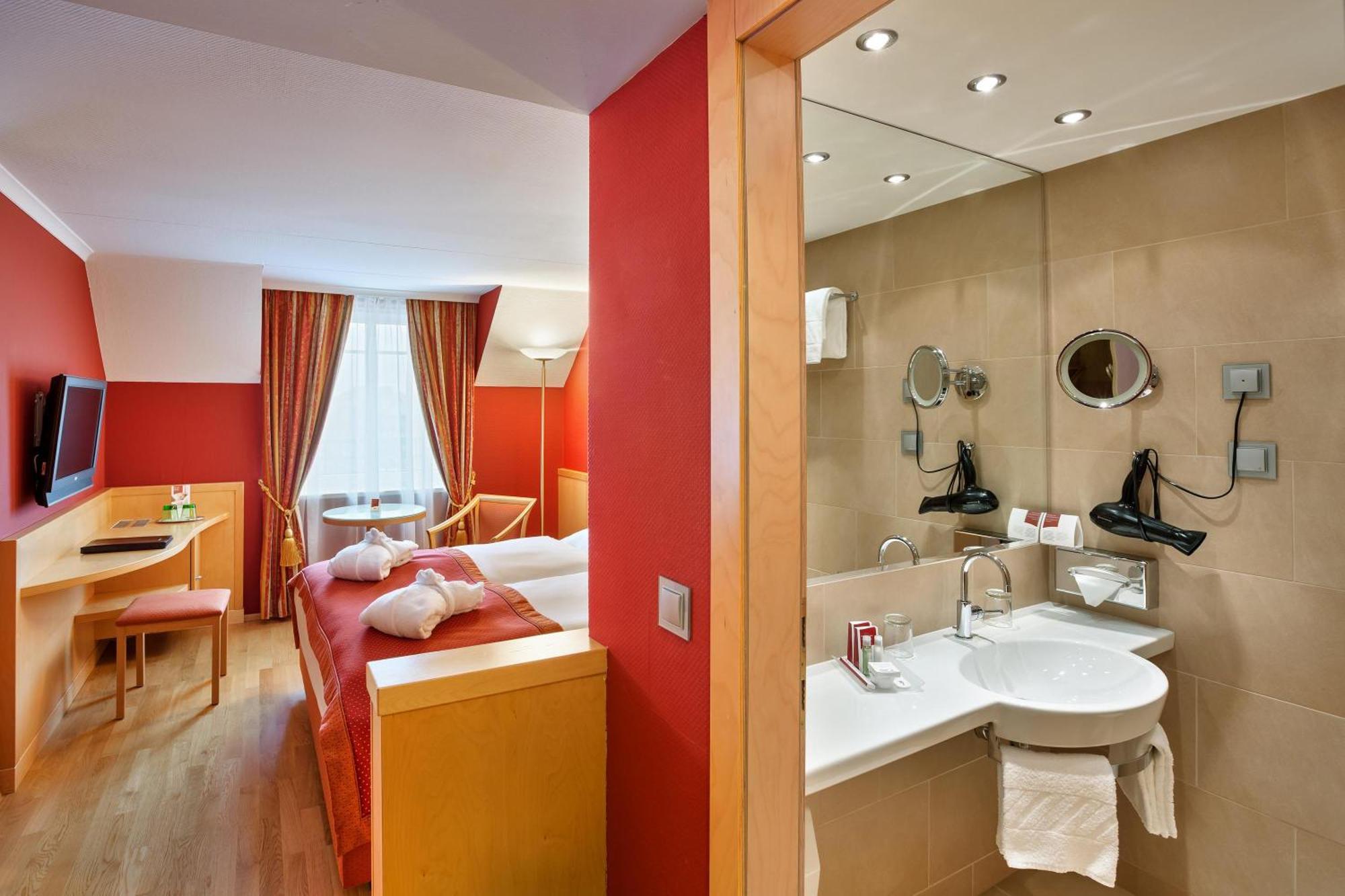 Classic Double Room,1516432417:JPEG