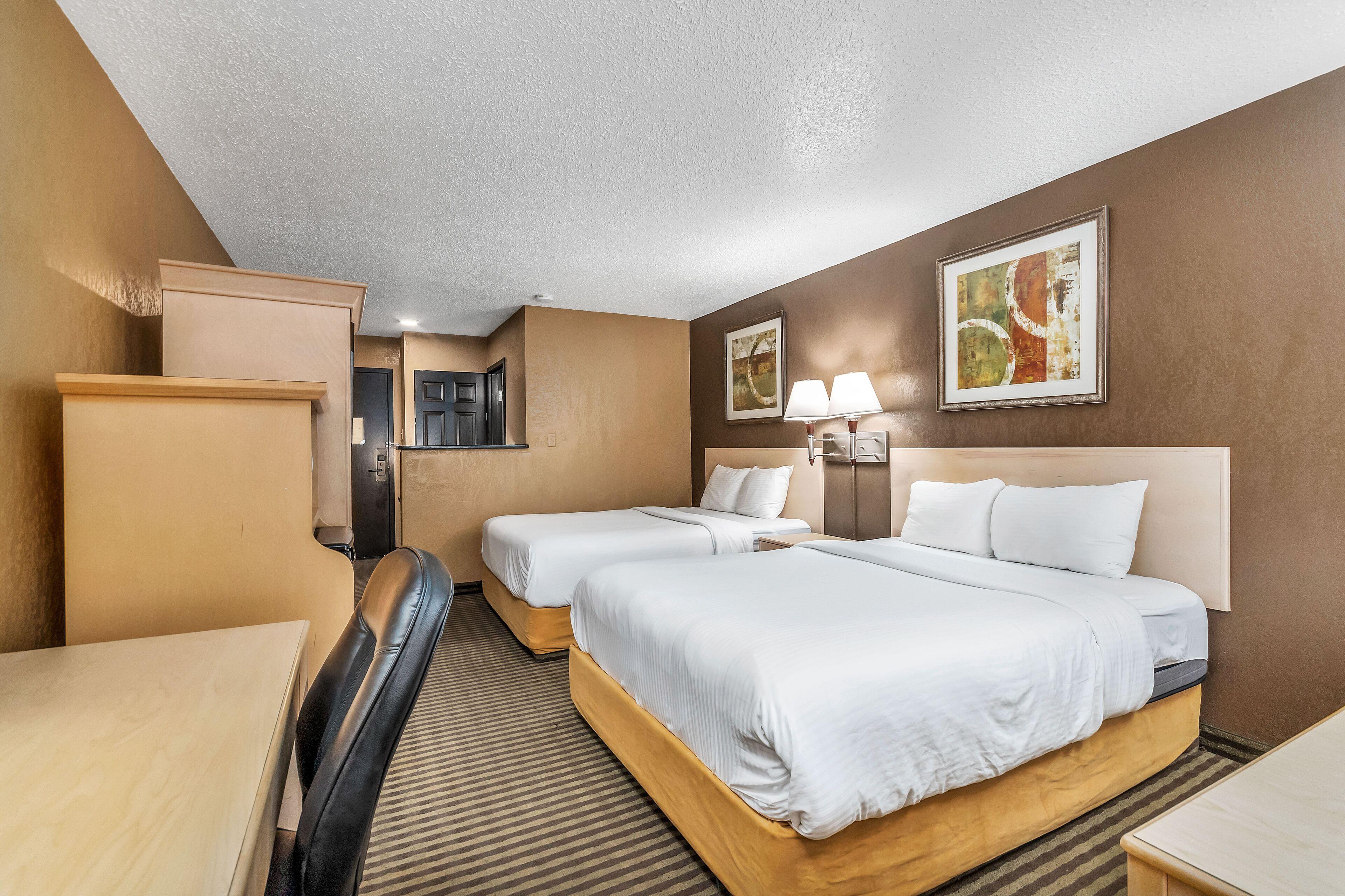 Queen Room with Two Queen Beds - Non-Smoking/Pet-Friendly
