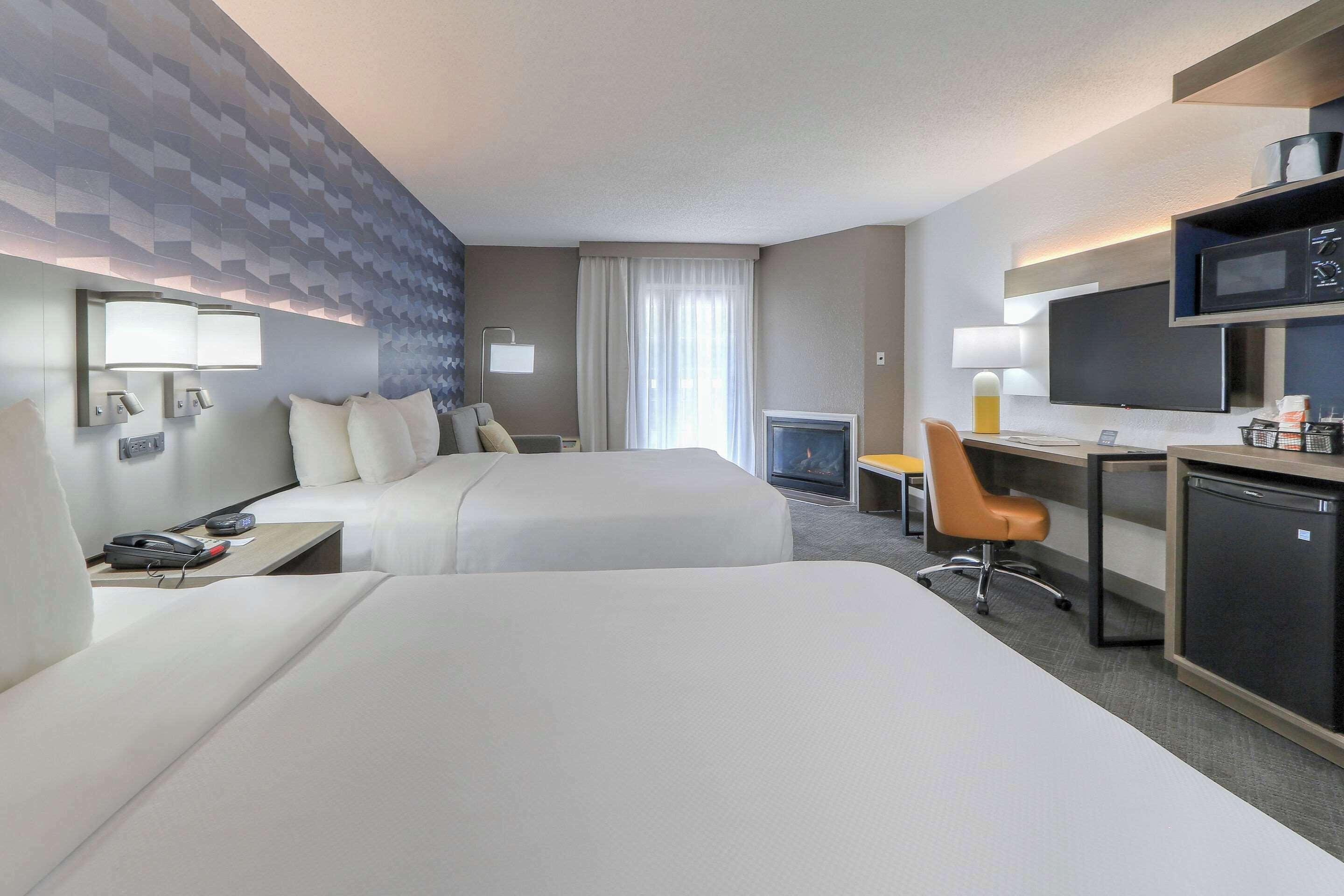 Queen Suite with Two Queen Beds - Non-Smoking