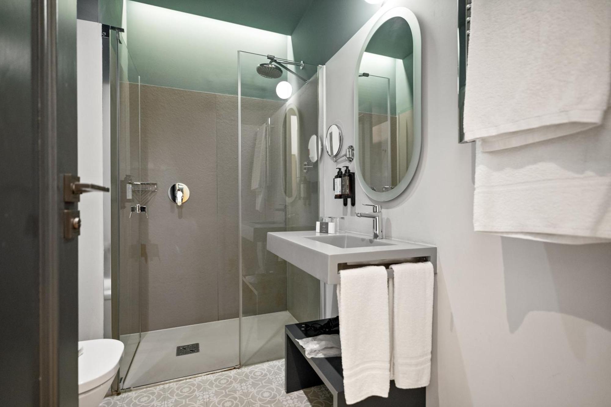 Double or Twin Room with Interior View