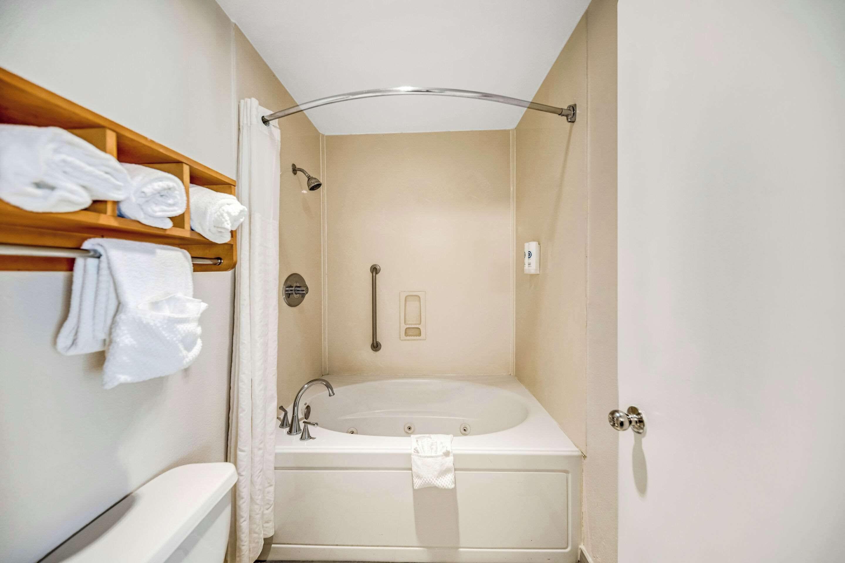 King Suite with Whirlpool - Non-smoking