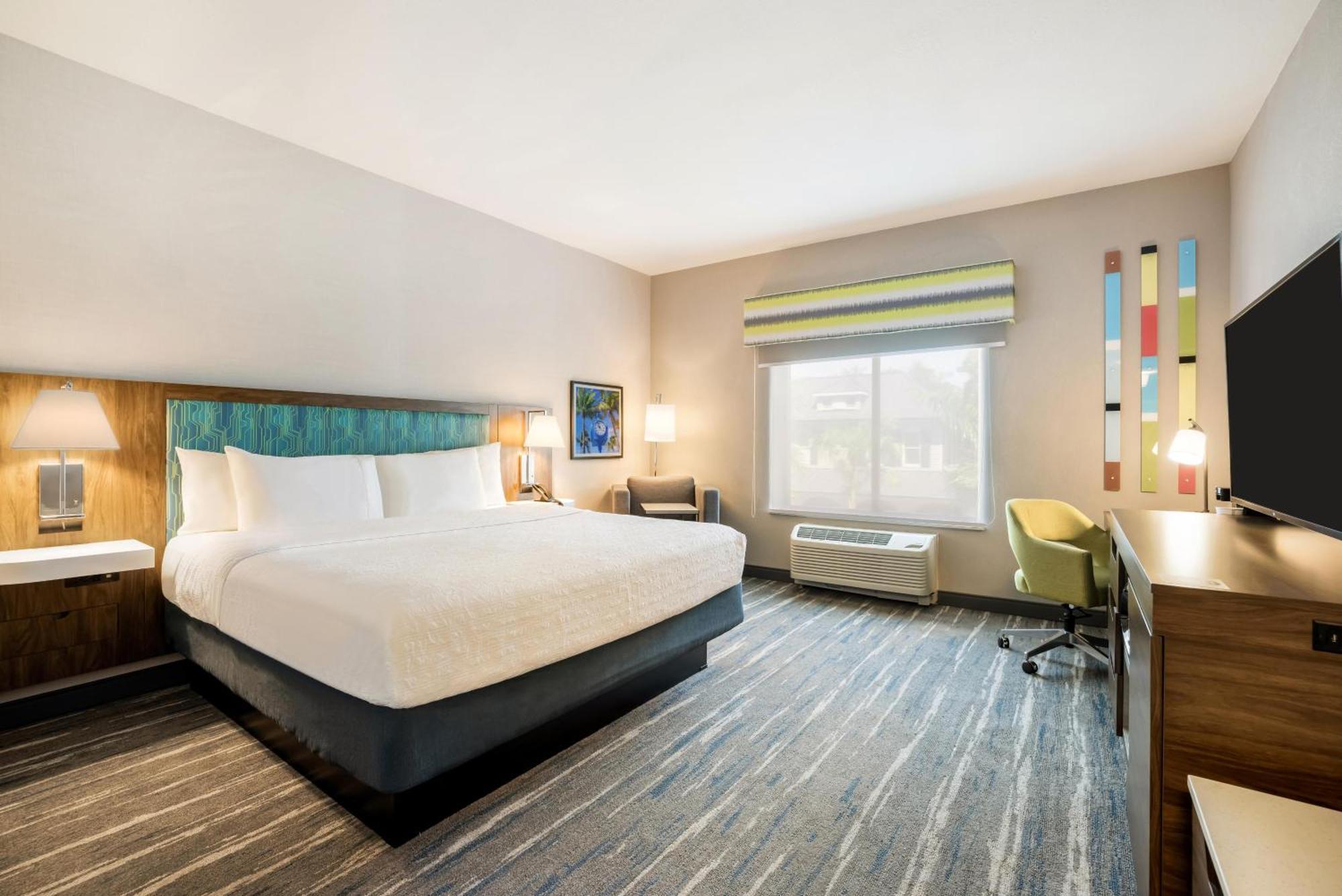 King Room with Tub - Mobility Access