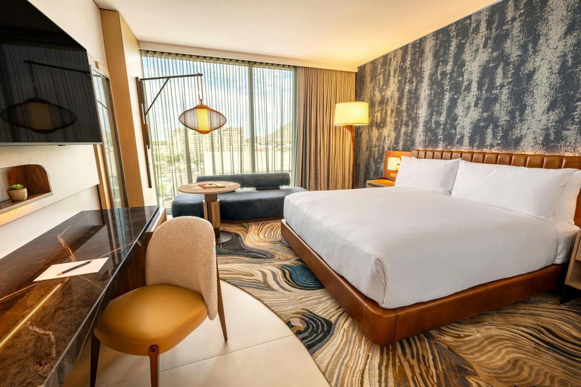 Deluxe King Room with City View
