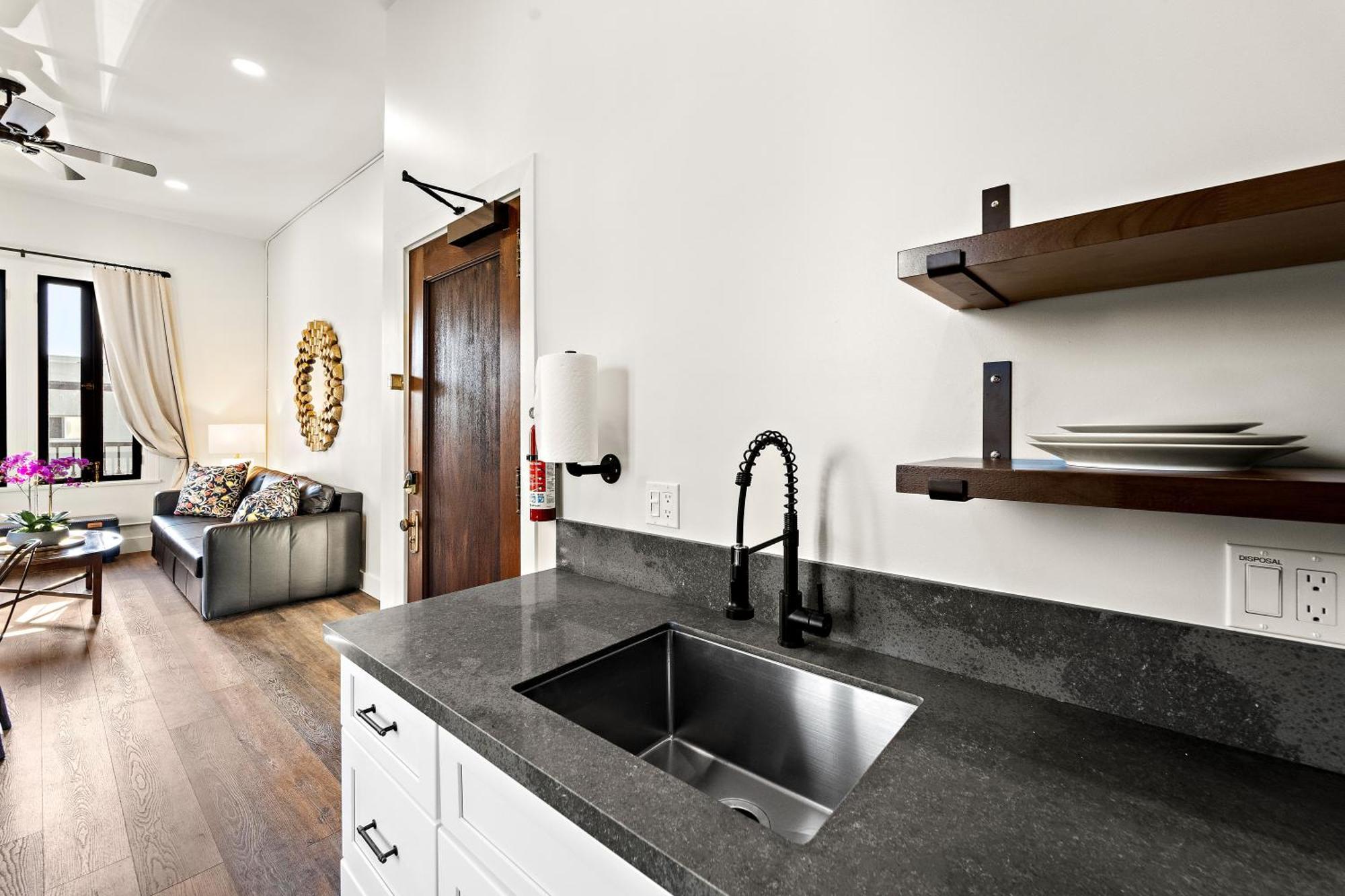 Deluxe King Suite