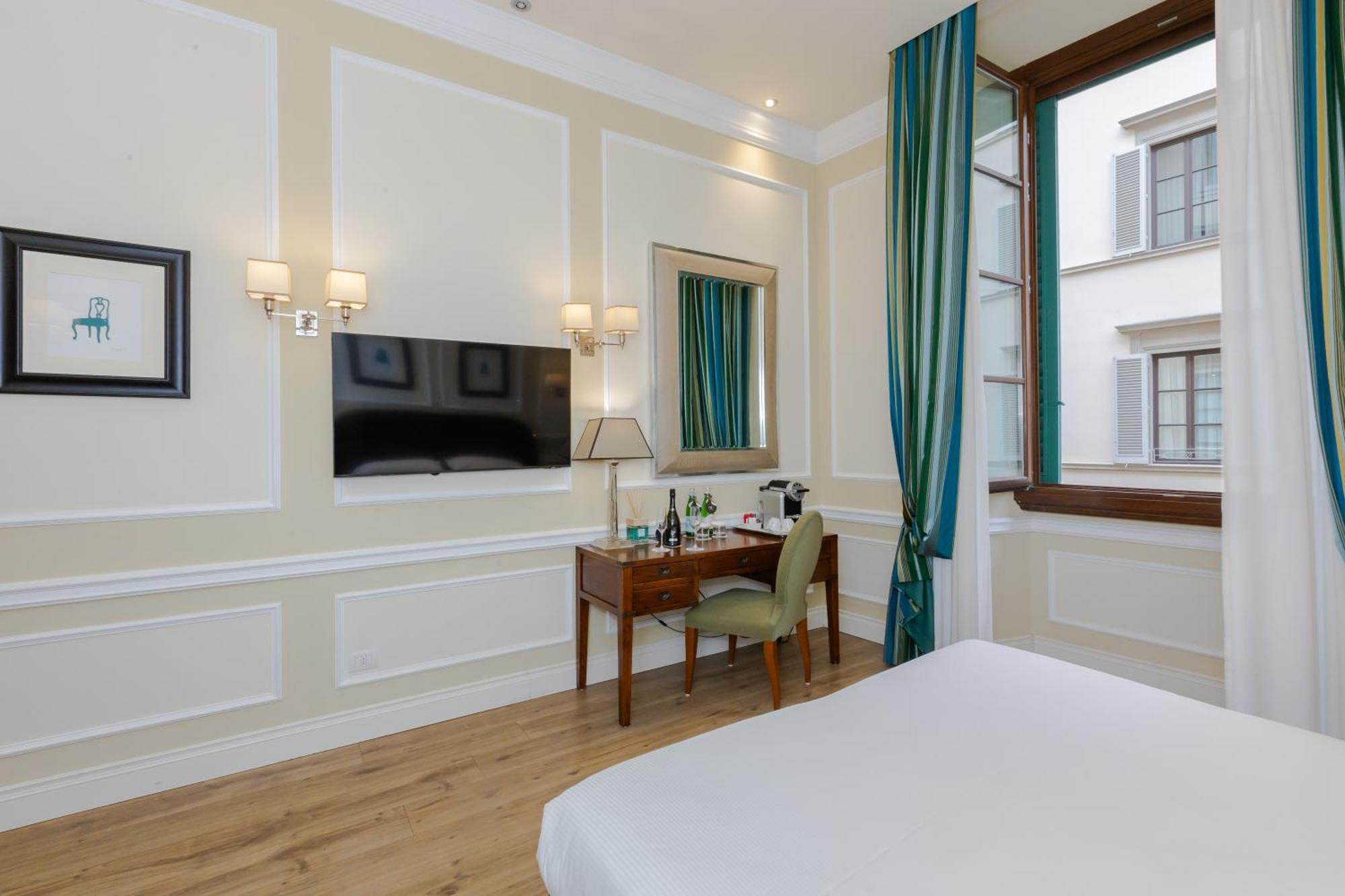 Deluxe Double or Twin Room City View