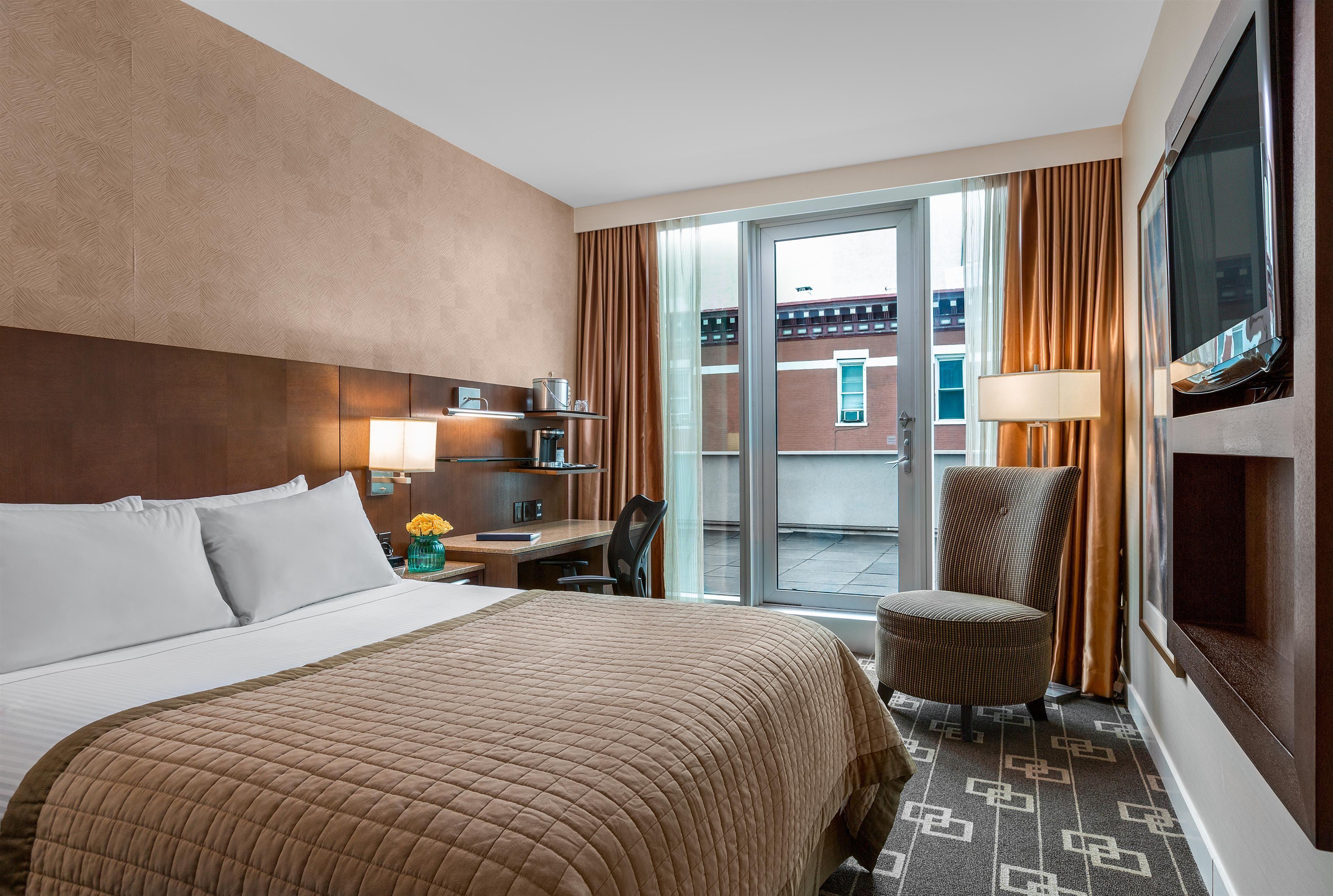 Executive Queen Room Balcony High Floor