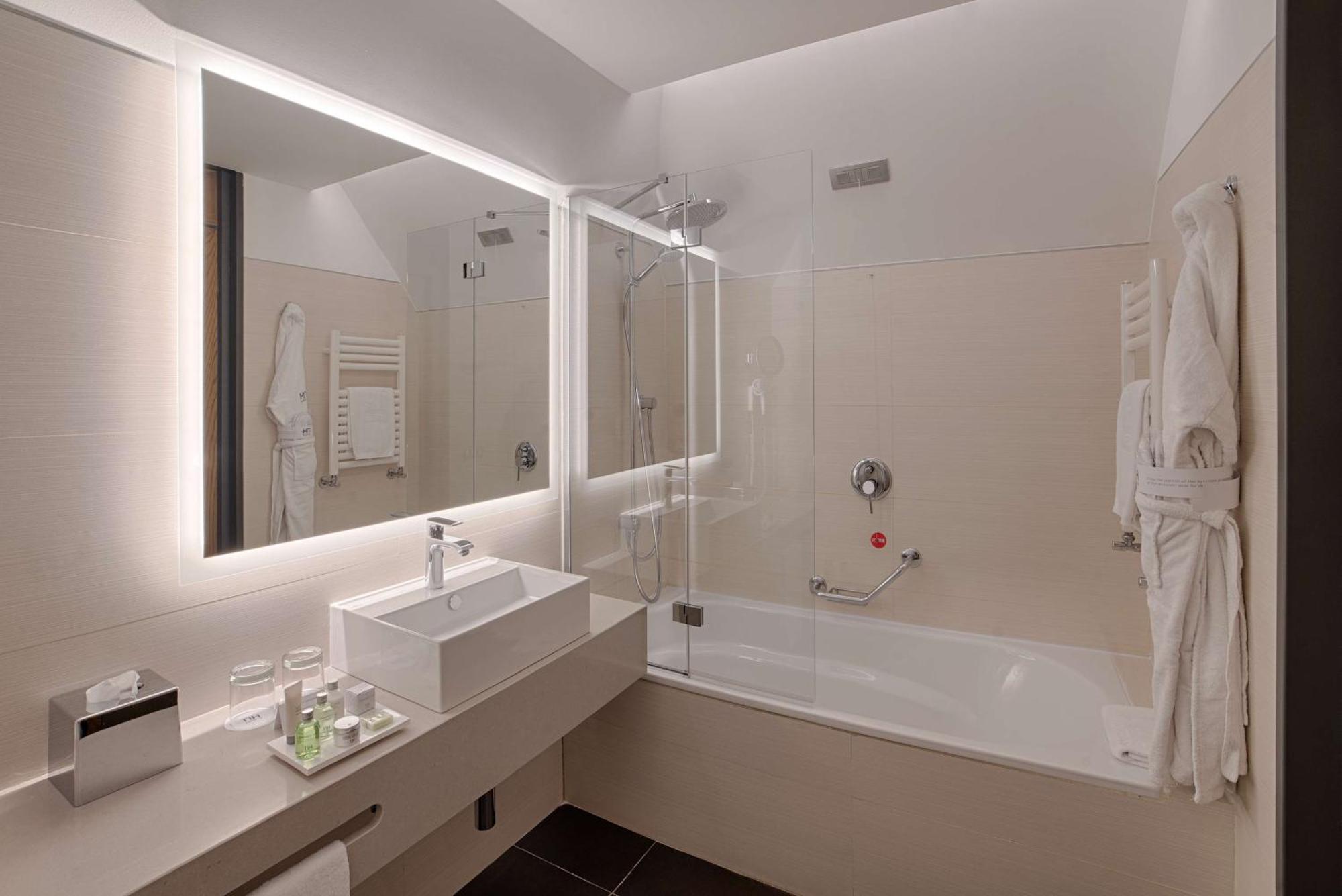 Junior Suite VIP Floor Extra Bed