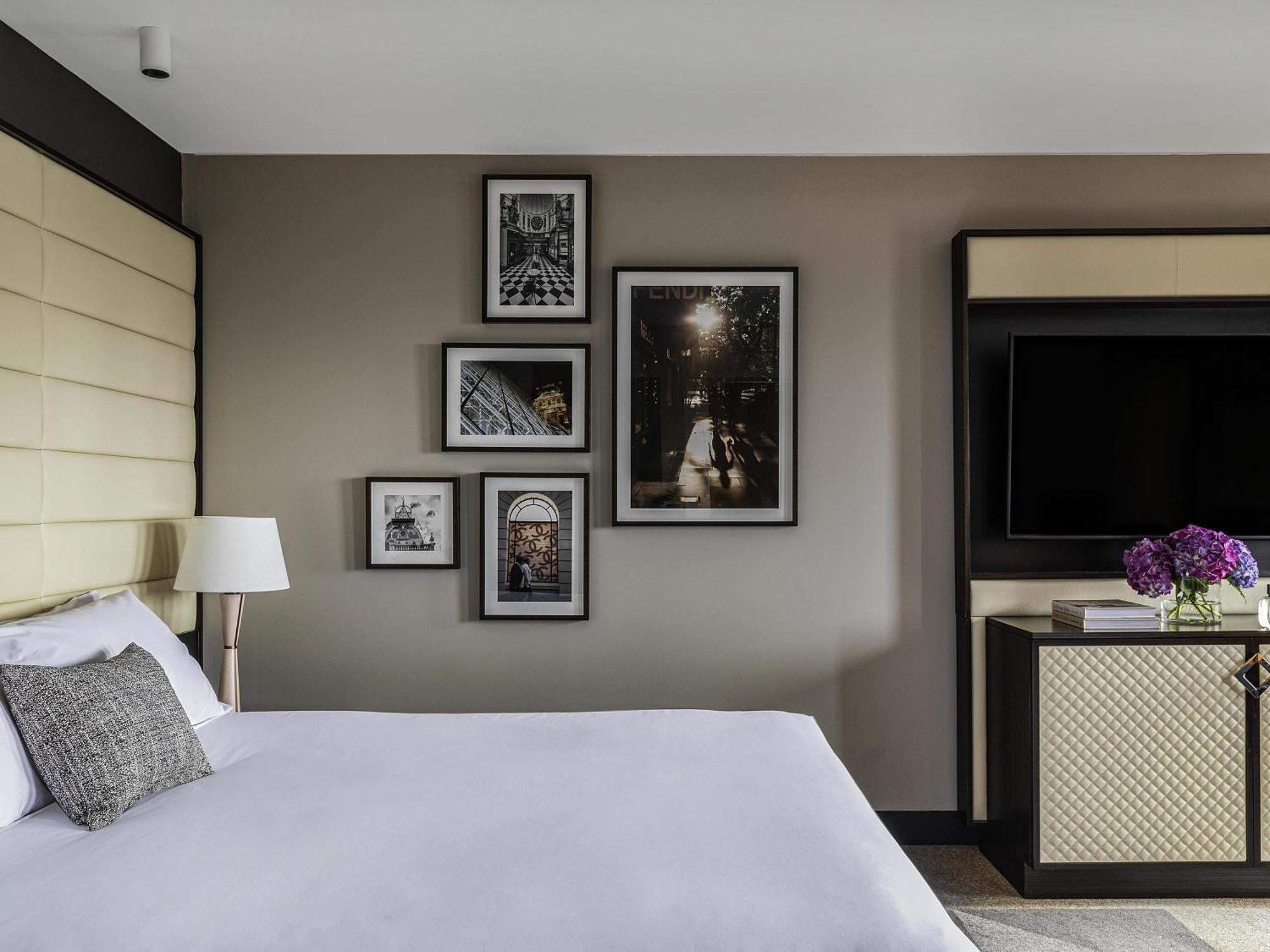 Luxury Corner King Room with City or Bay View,1717010342:JPEG