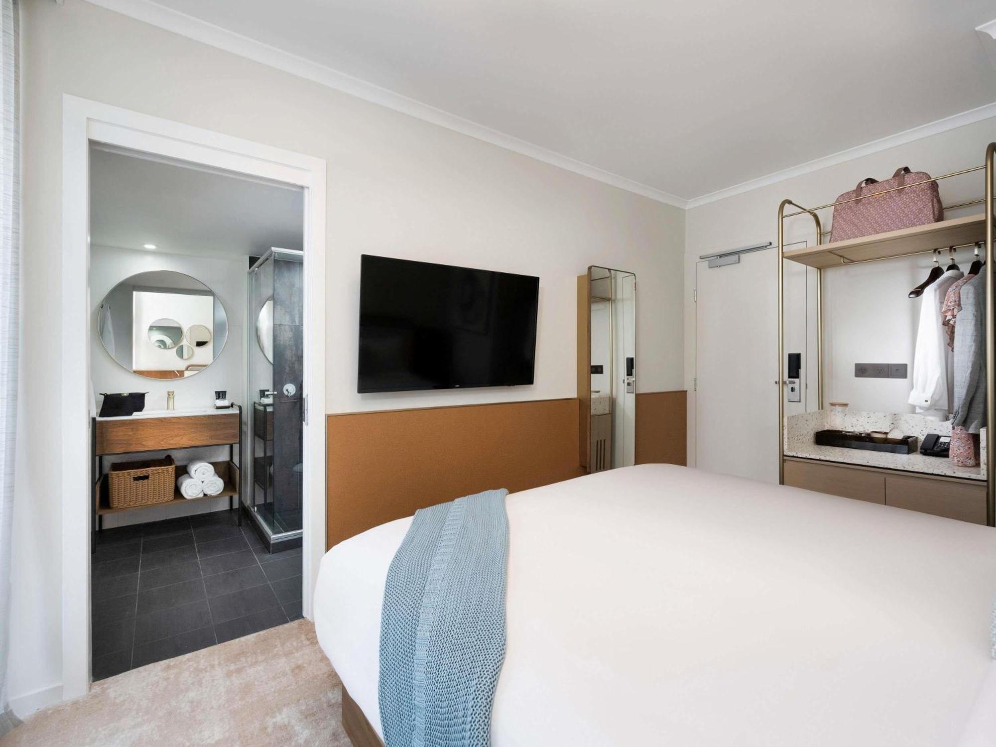 Deluxe Hotel Room