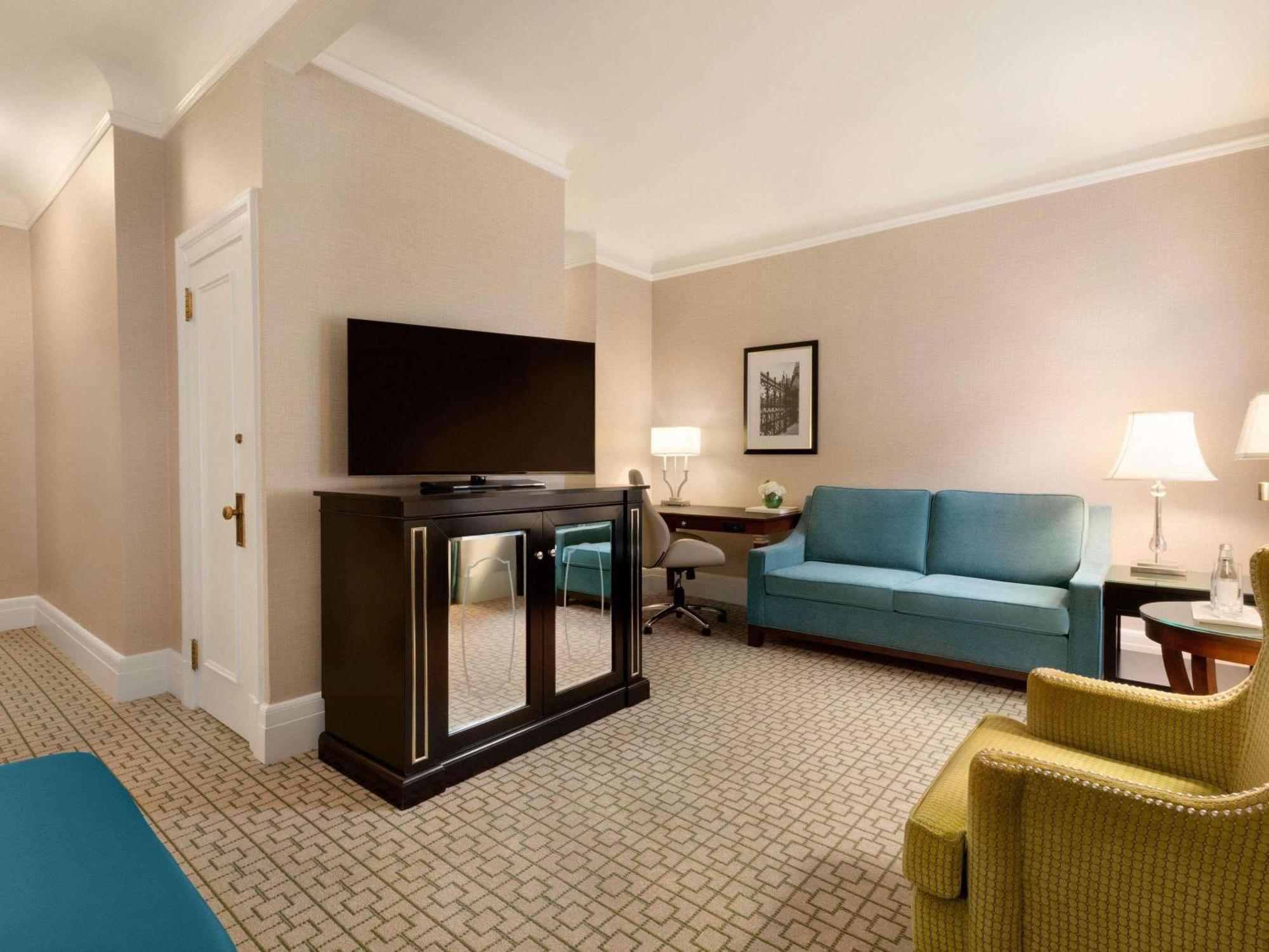 Deluxe King Room,1730037535:JPEG